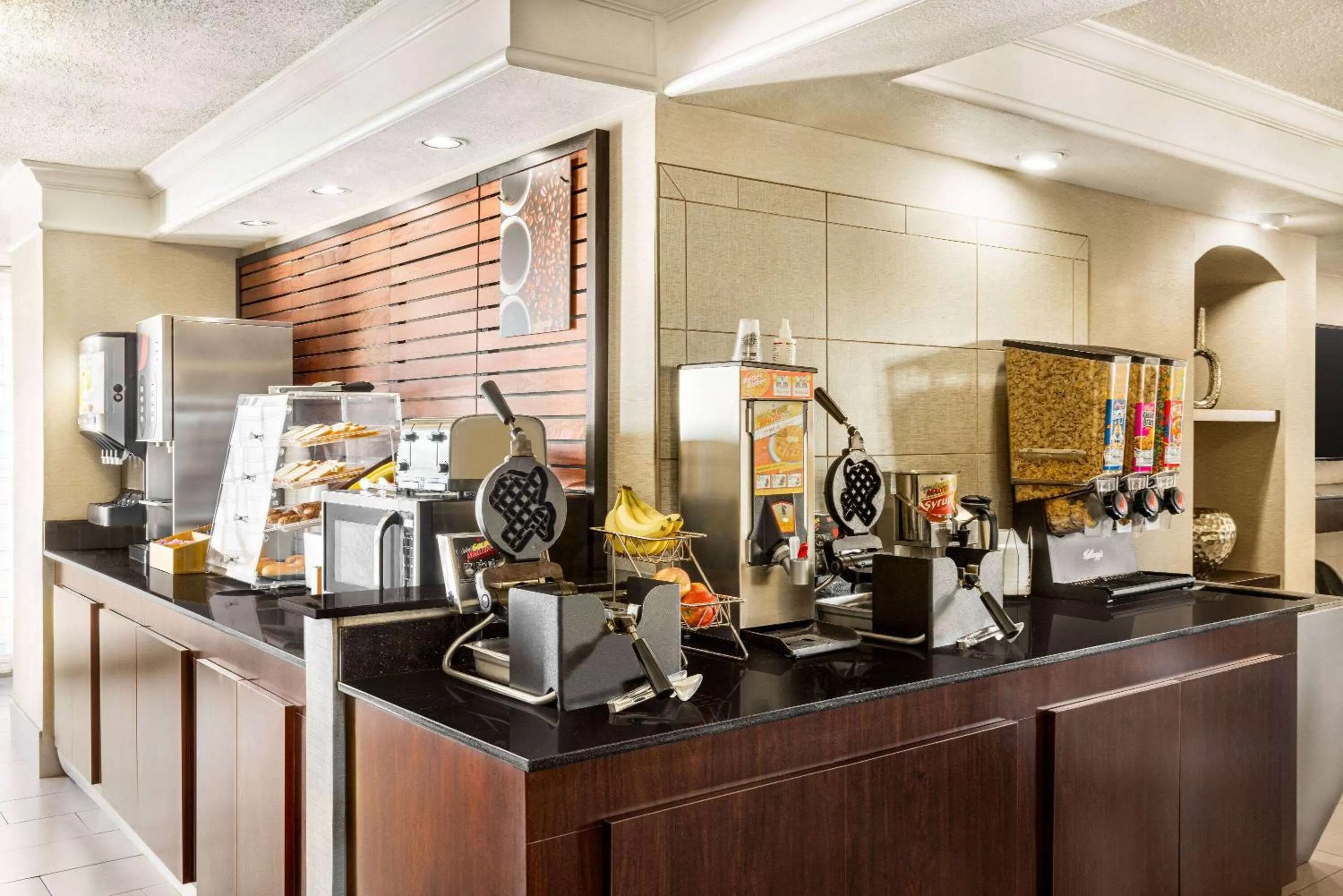 Breakfast in La Quinta Inn by Wyndham San Antonio I-35 N at Toepperwein