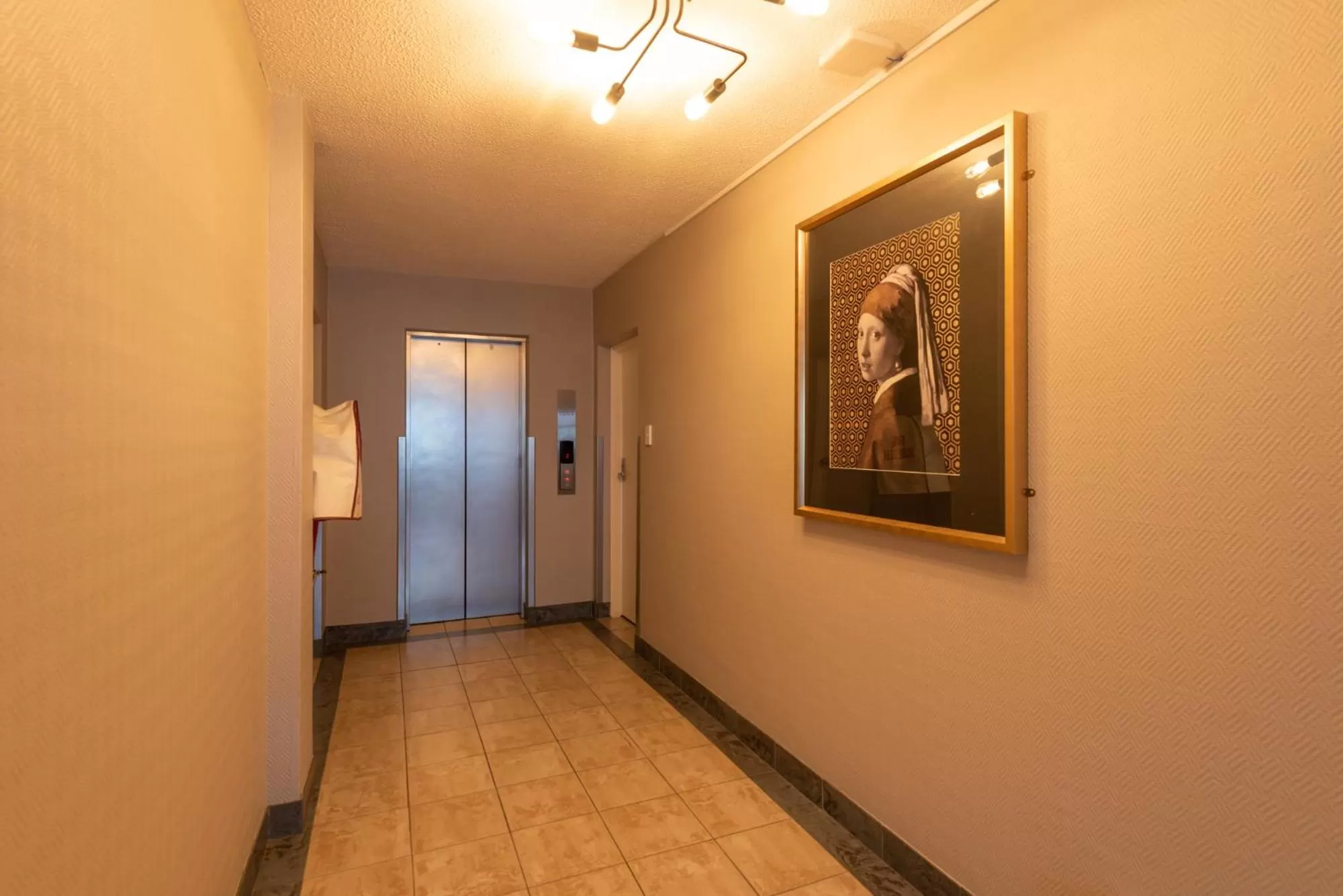 elevator in Capital View Motor Inn - Free Parking