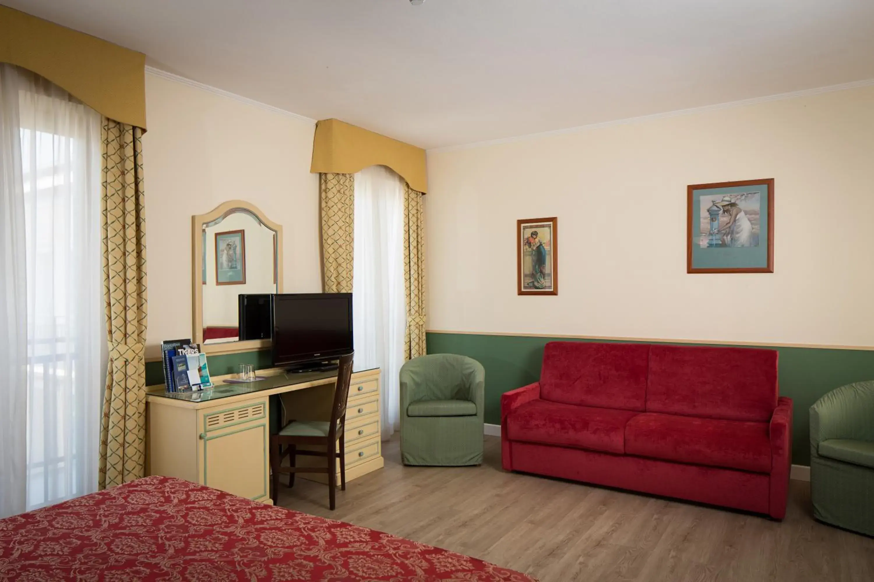 Family Room (2 Adults + 2 Children) in Grande Albergo