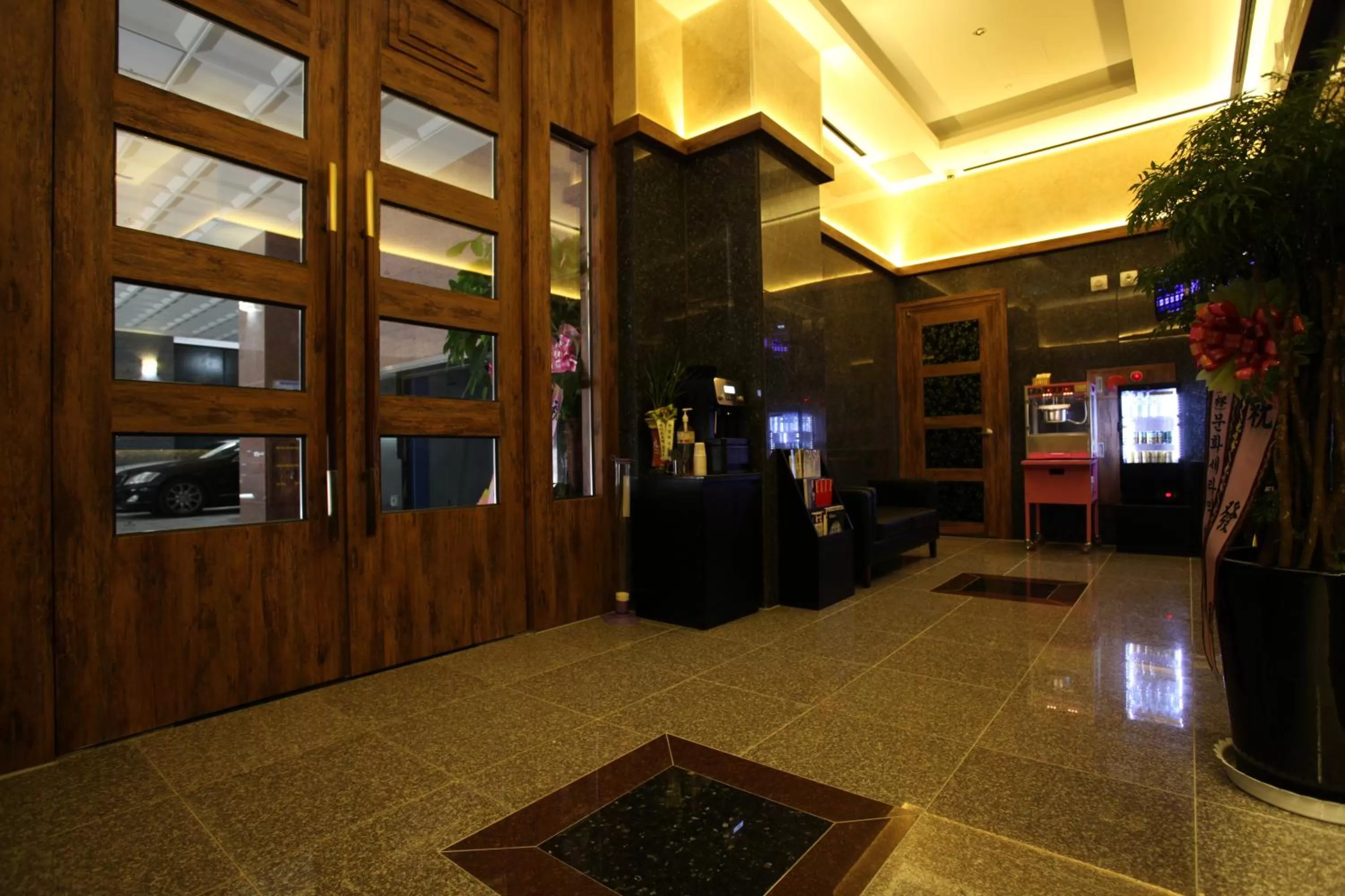 Communal lounge/ TV room in Boutique Hotel SB Yeouido