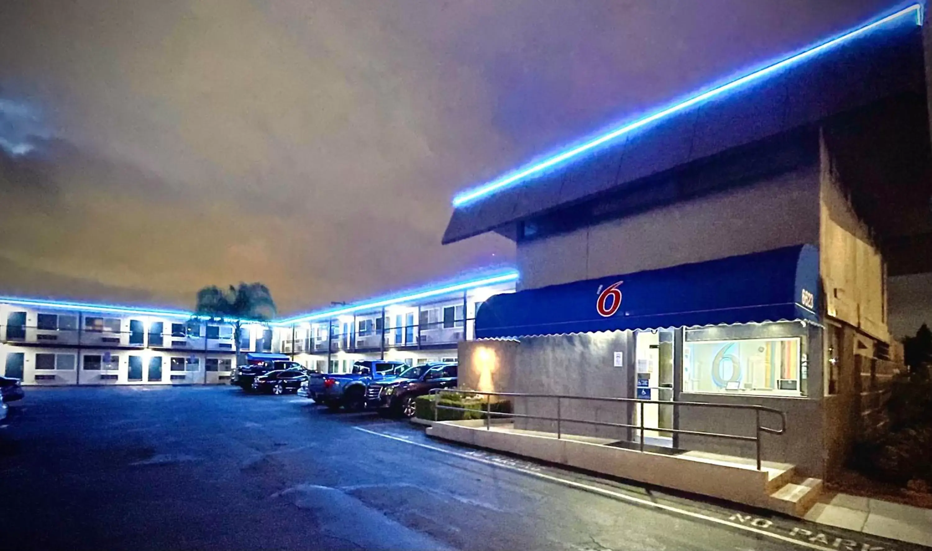 Property Building in Motel 6 Pico Rivera - Los Angeles, CA