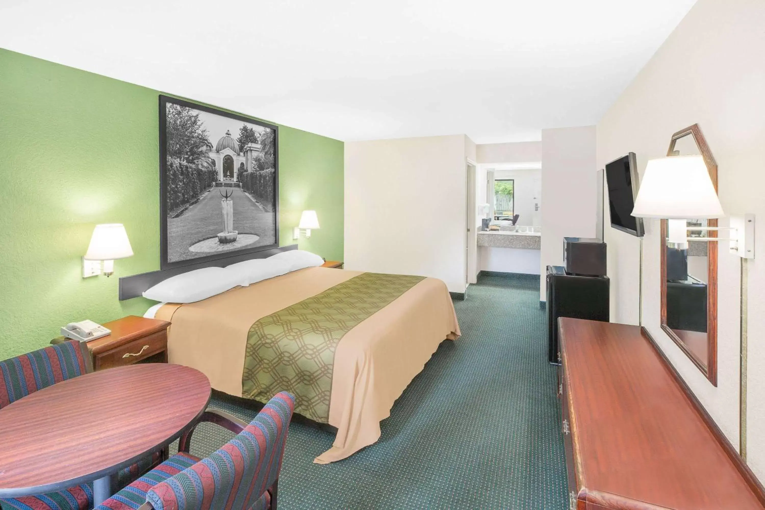 King Room - Non-Smoking in Super 8 by Wyndham Mobile