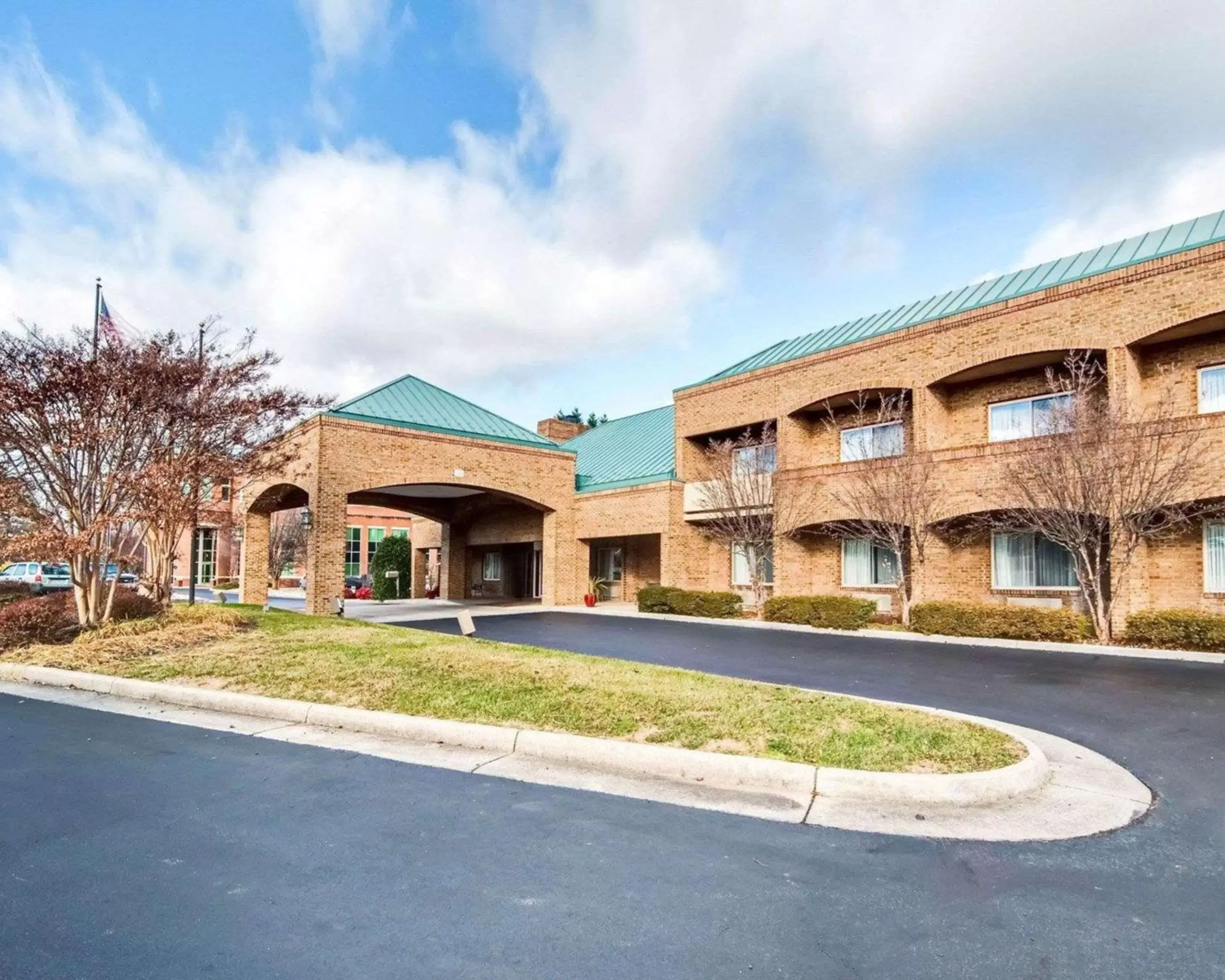 Property Building in Comfort Suites Inn at Ridgewood Farm