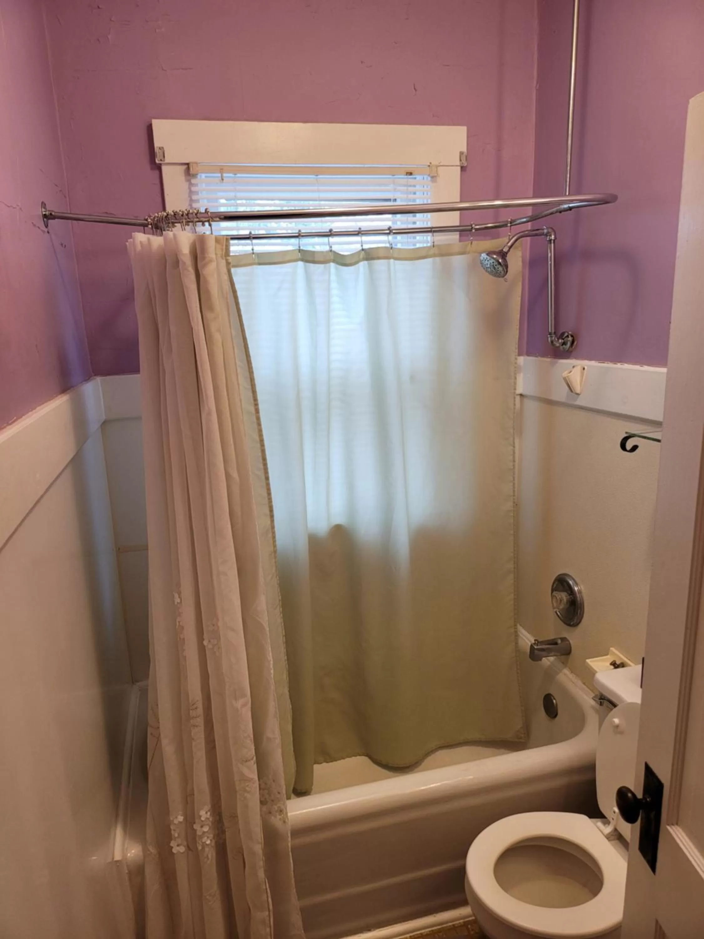 Bathroom in Prairie House Manor Bed and Breakfast