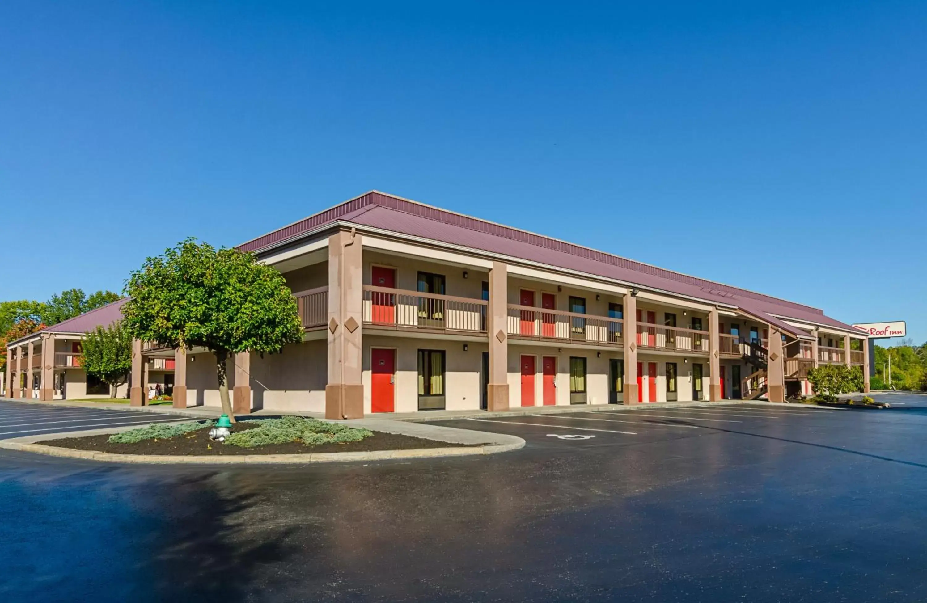 Property Building in Red Roof Inn Kingsport