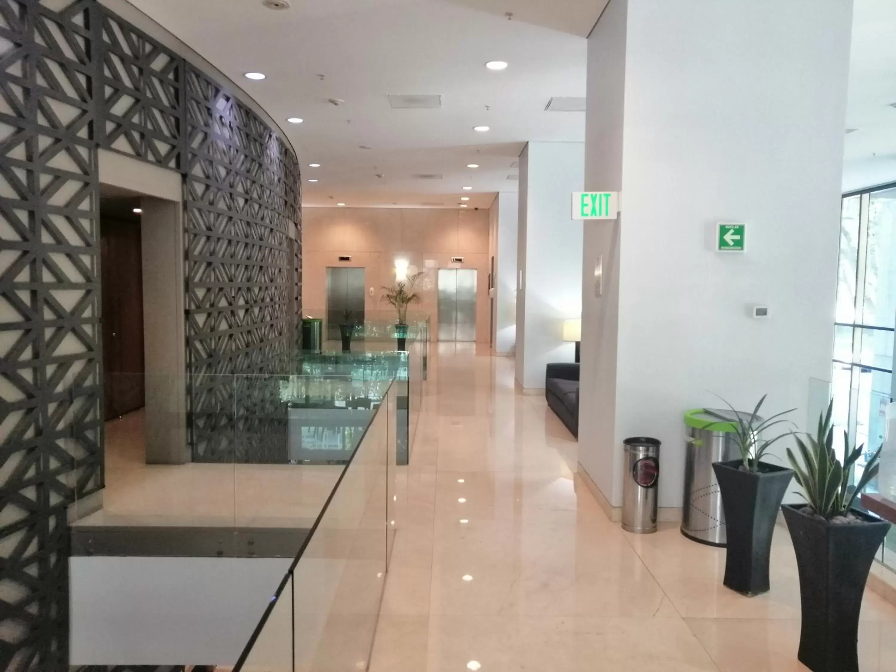 Lobby or reception, Lobby/Reception in Holiday Inn Express Mexico Reforma, an IHG Hotel