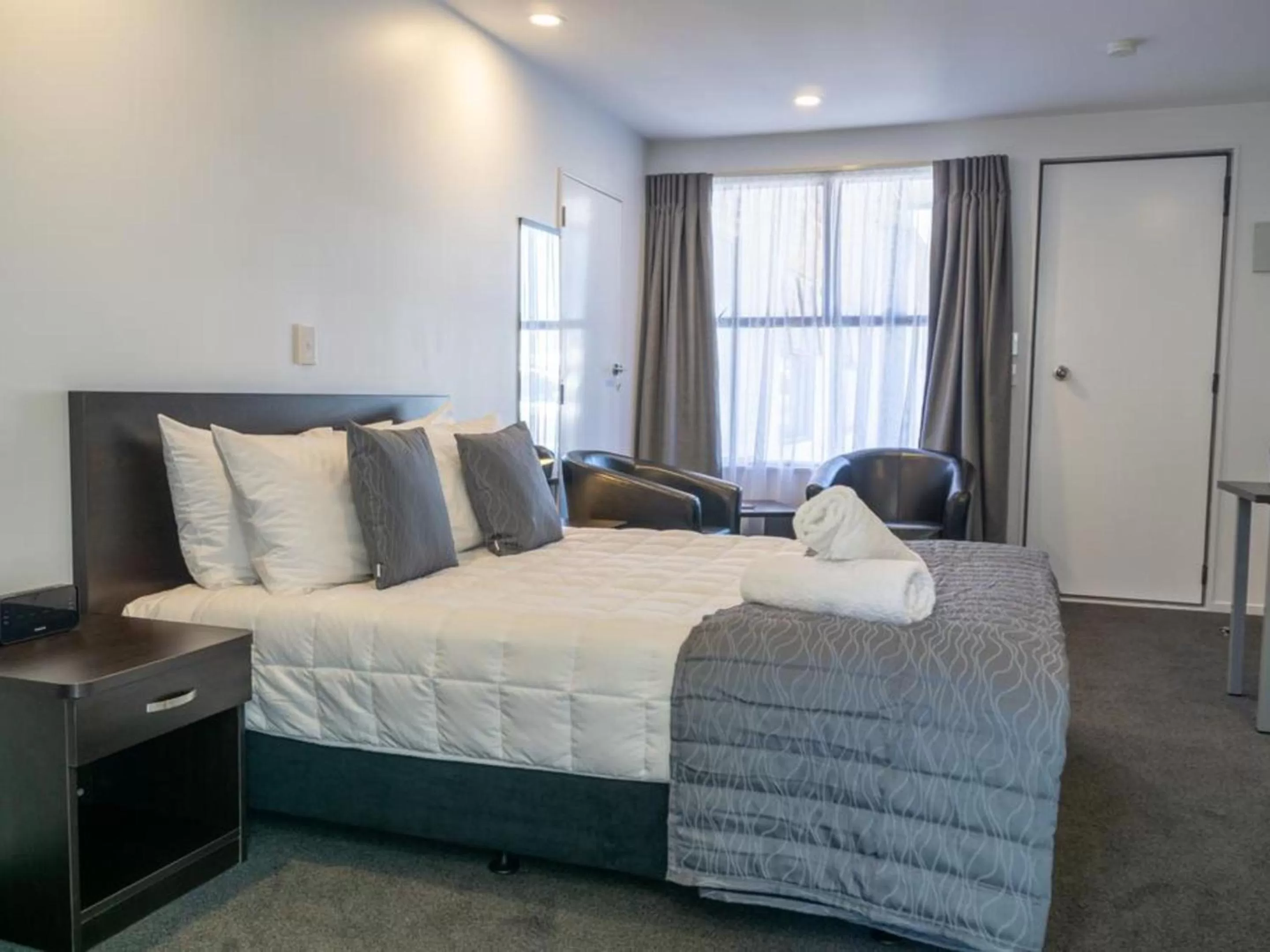 Photo of the whole room, Bed in Durham Court Motor Inn