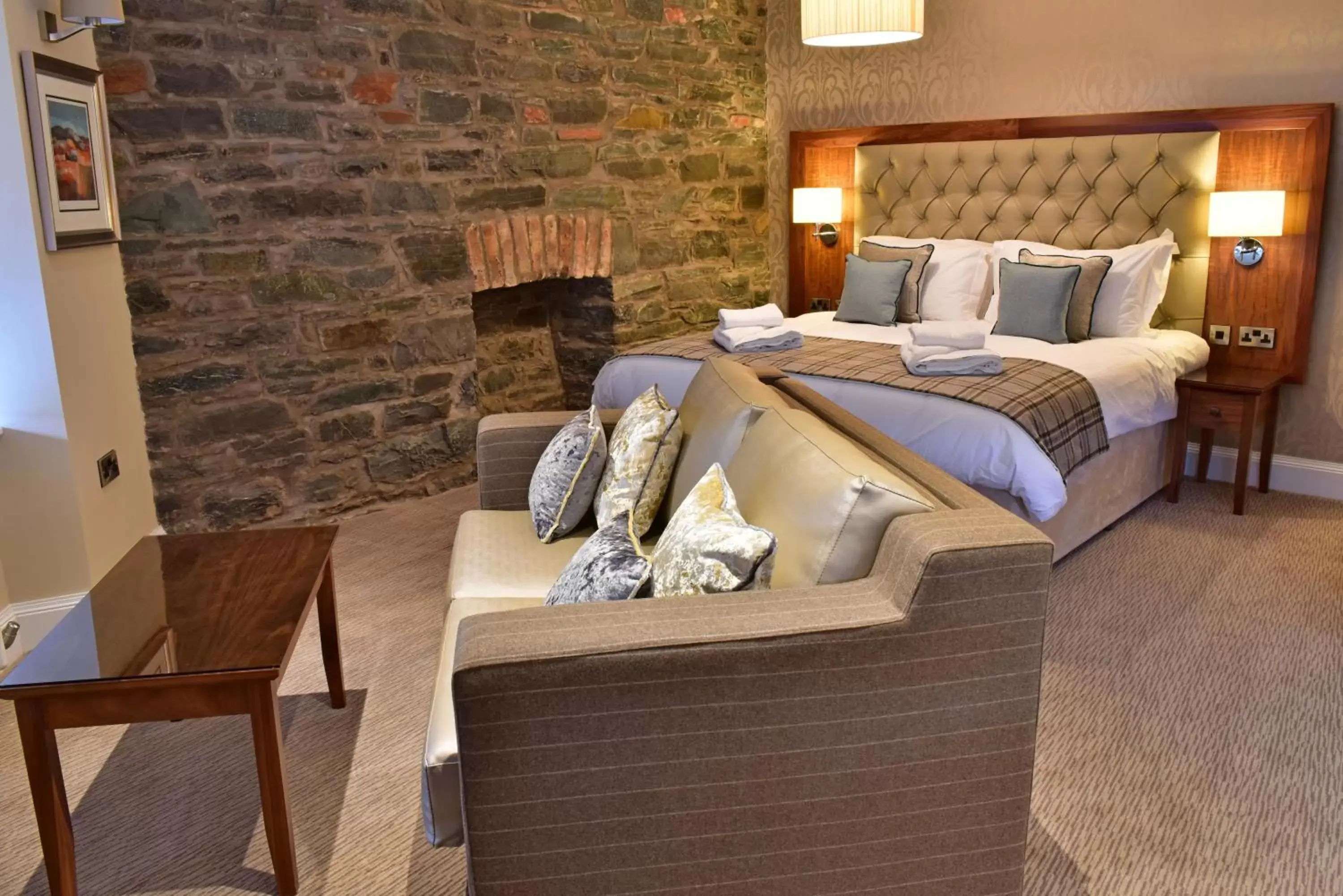 Seating area, Bed in The Townhouse Aberfeldy