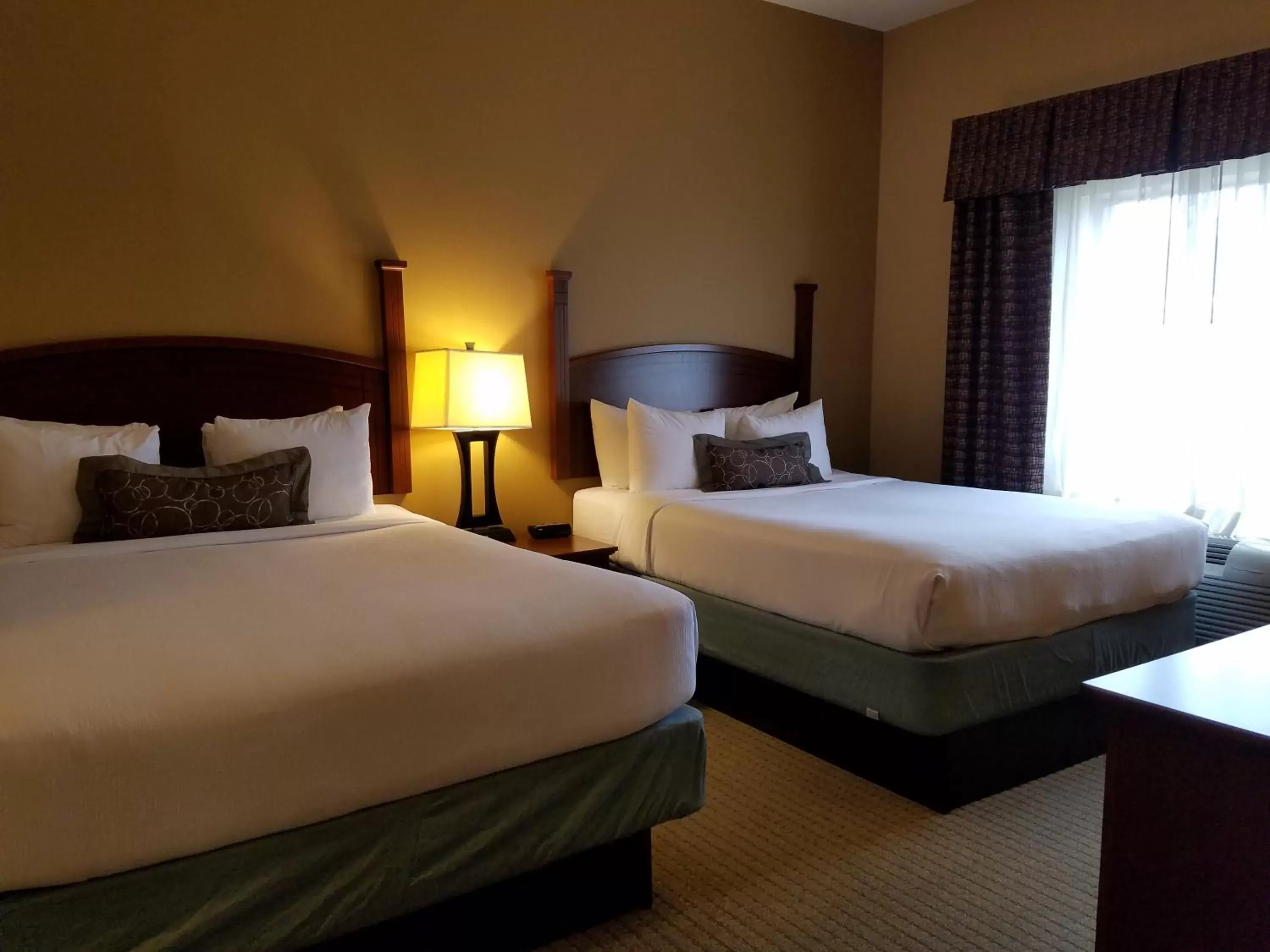 Photo of the whole room, Bed in Staybridge Suites Rogers - Bentonville, an IHG Hotel