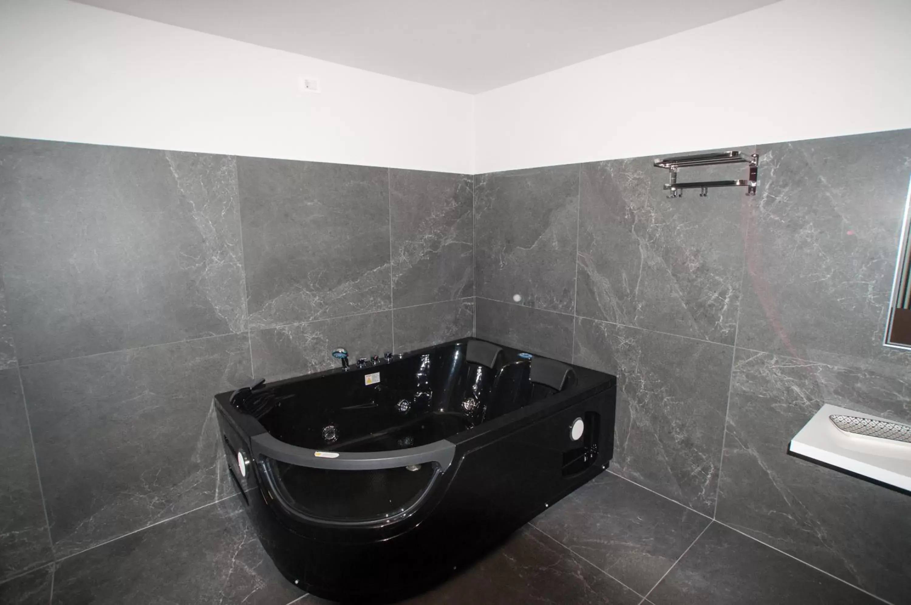 Hot Tub, Bathroom in Hotel Ca' di Gali