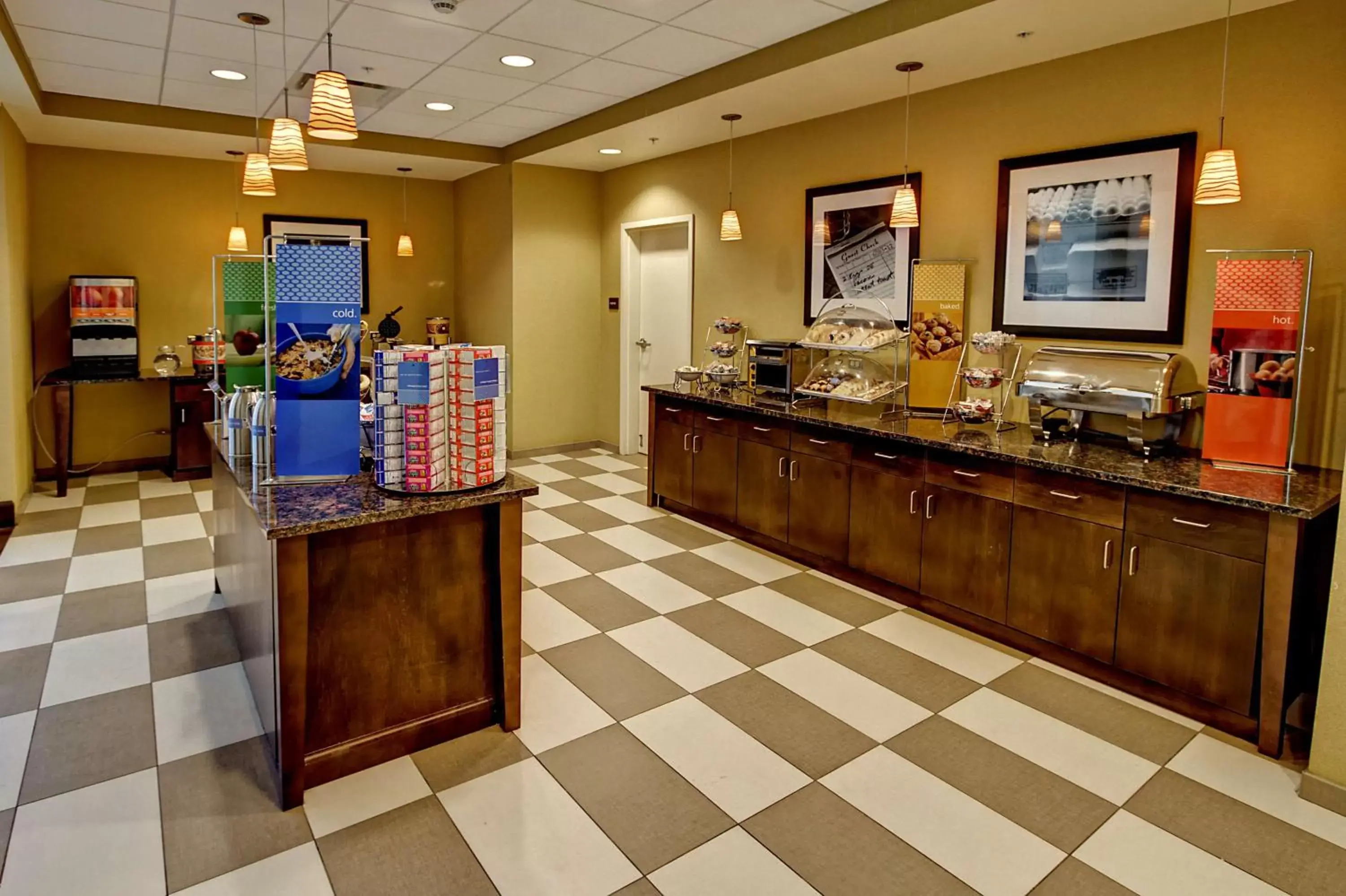 Dining area in Hampton Inn By Hilton & Suites Rochester/Henrietta