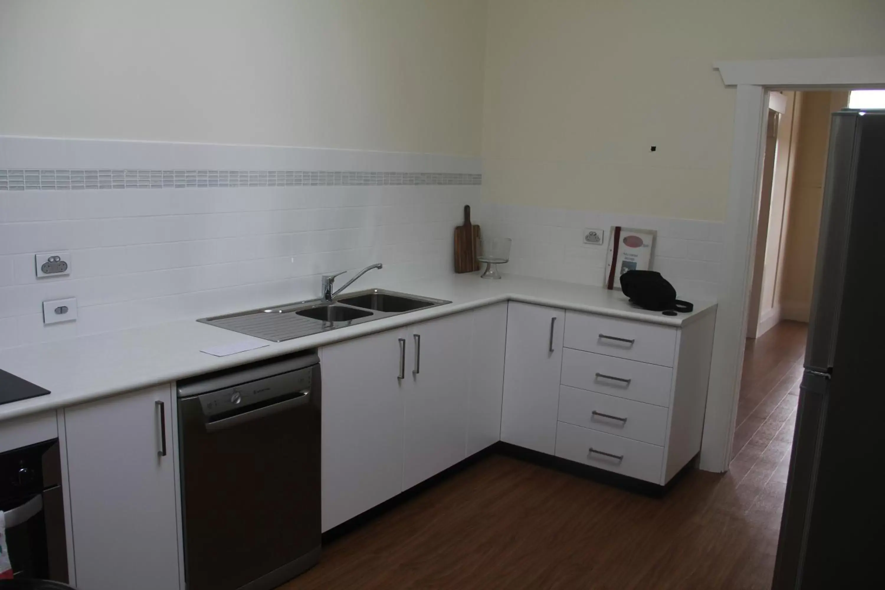 Kitchen/Kitchenette in Mentor Chambers Apartment Bed & Breakfast