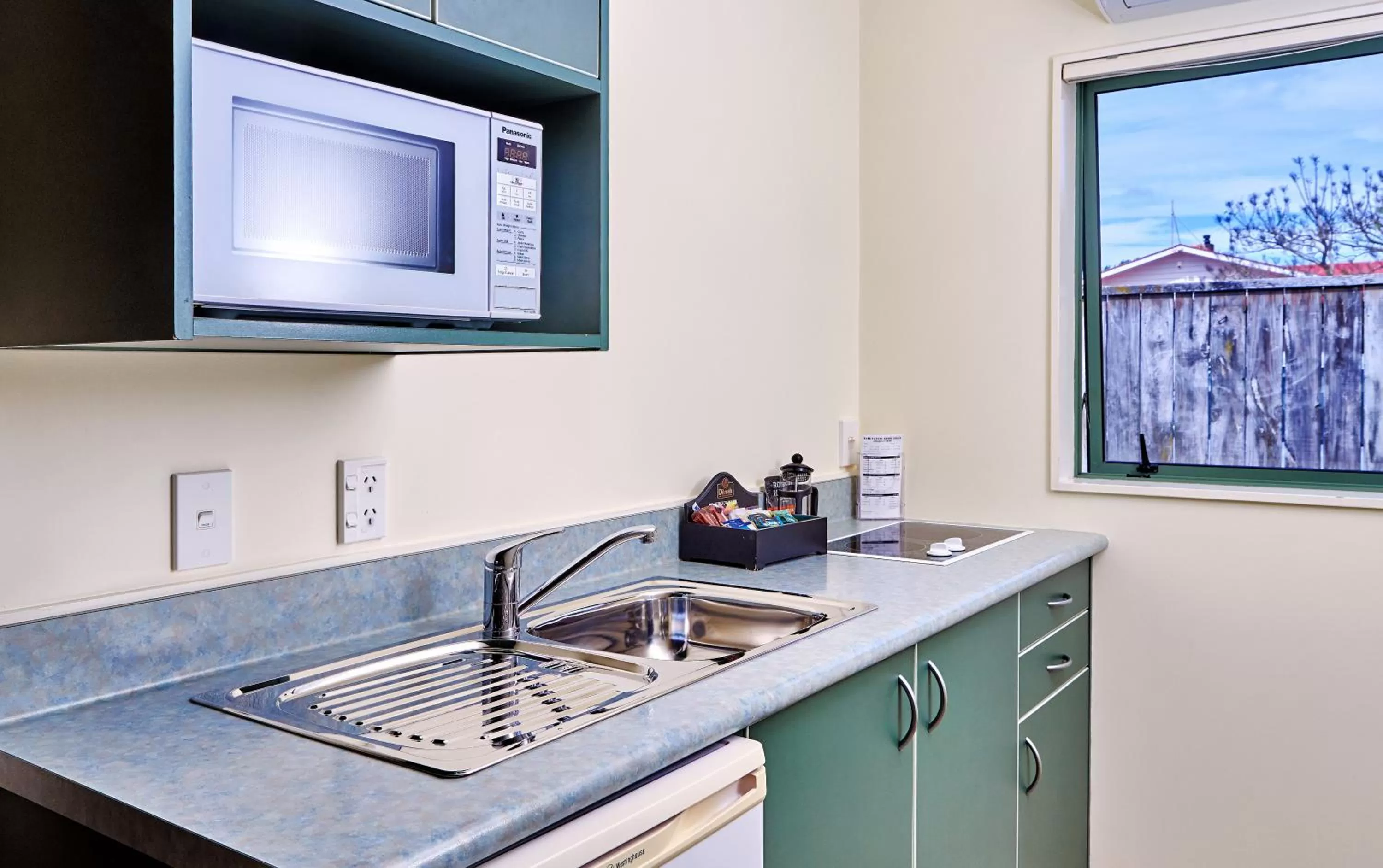 Kitchen or kitchenette in Barringtons Motor Lodge