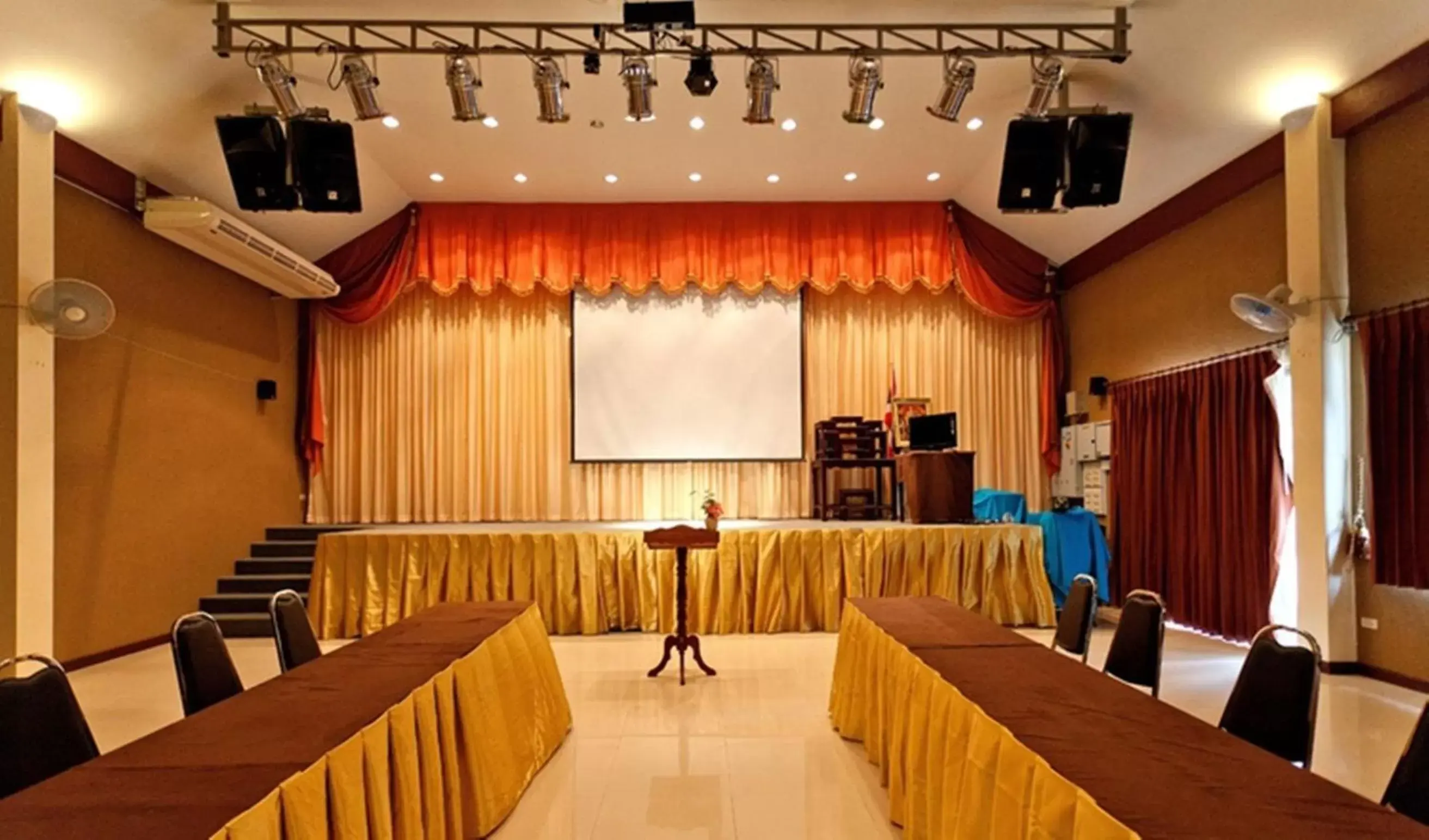 Business facilities in Chang Cliff Resort