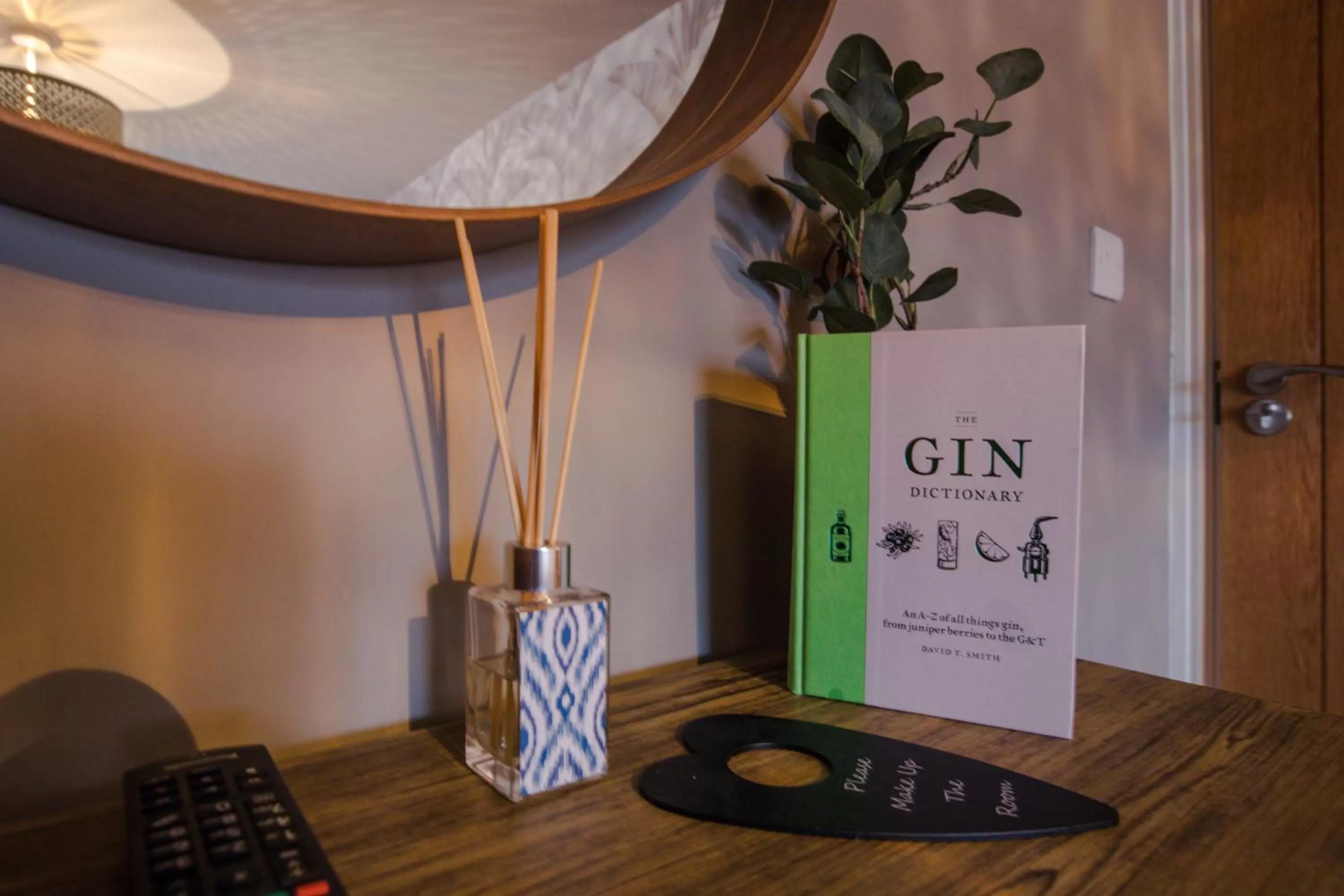 The Wheatsheaf Pub, Kitchen & Rooms