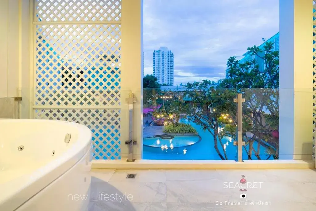 Hot Tub in The Sea Cret Hua Hin Hotel