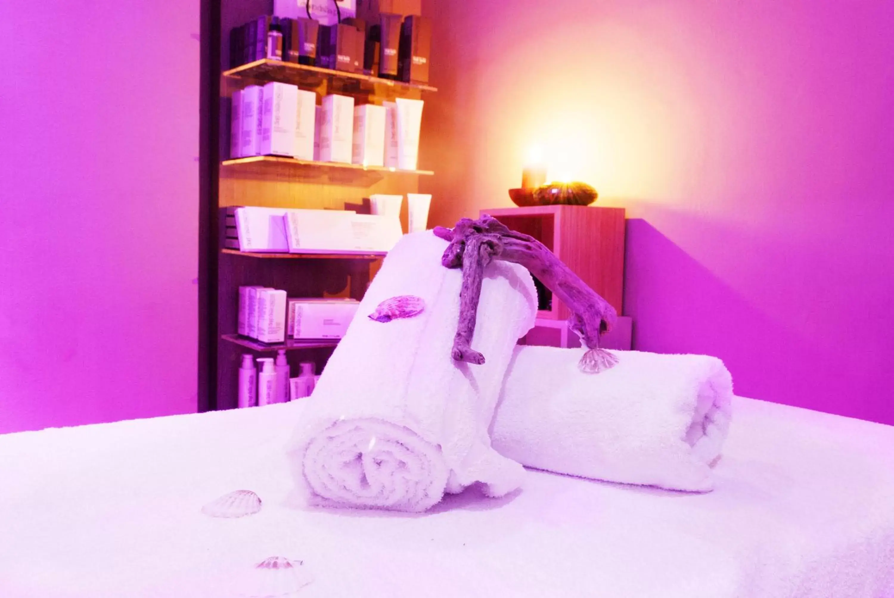 Spa and wellness centre/facilities, Bed in Sina De La Ville Spa and wellness centre/facilities, Bed in Sina De La Ville