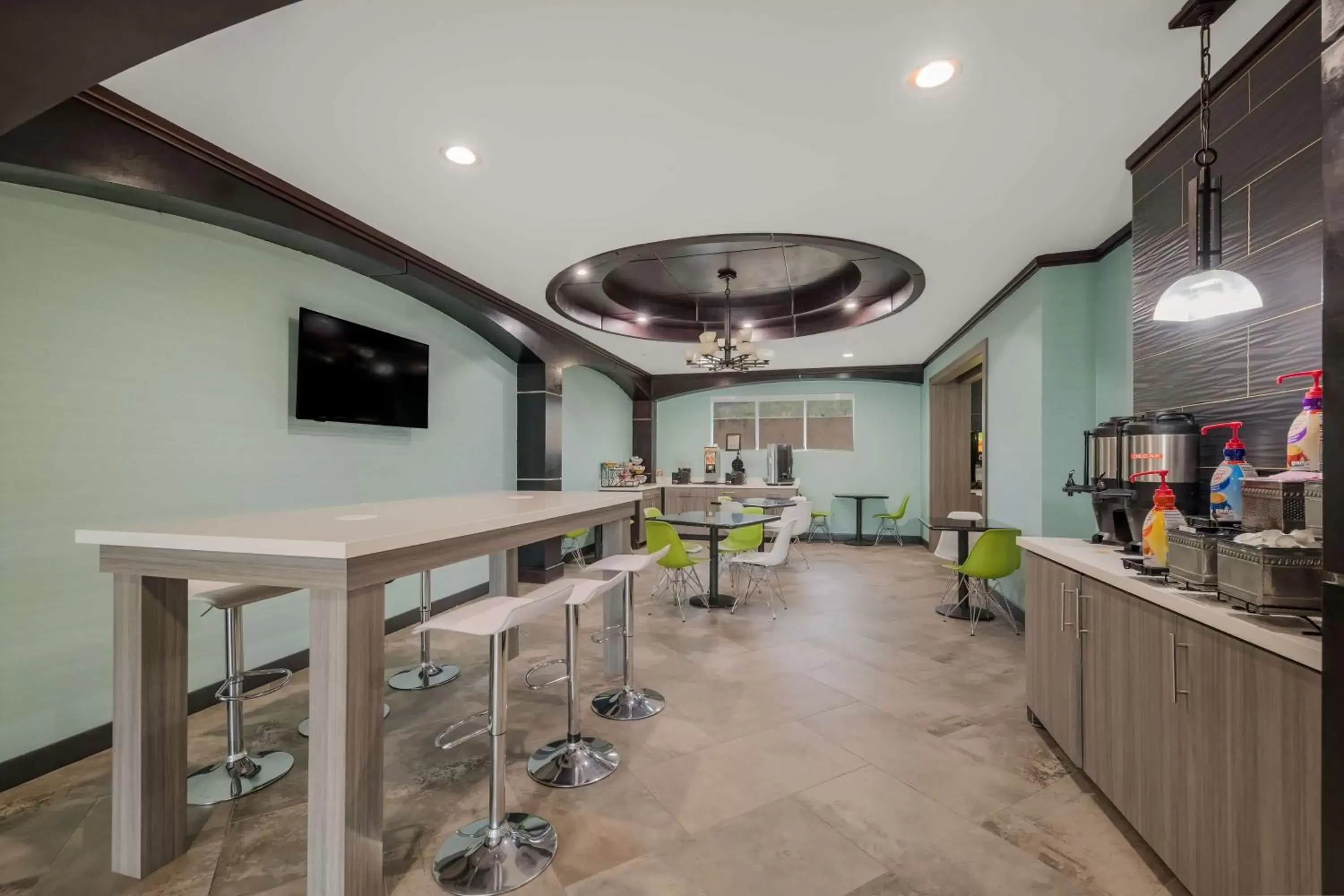 Breakfast in Best Western Bowie Inn & Suites Breakfast in Best Western Bowie Inn & Suites