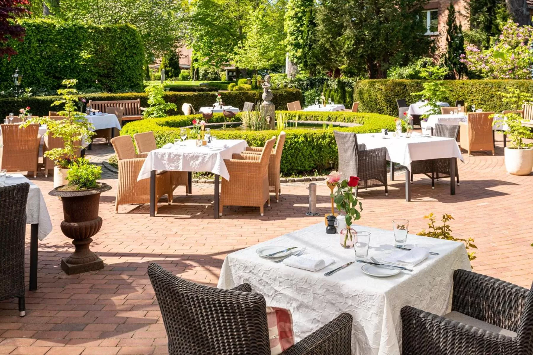 Patio in Niemeyers Romantik Posthotel