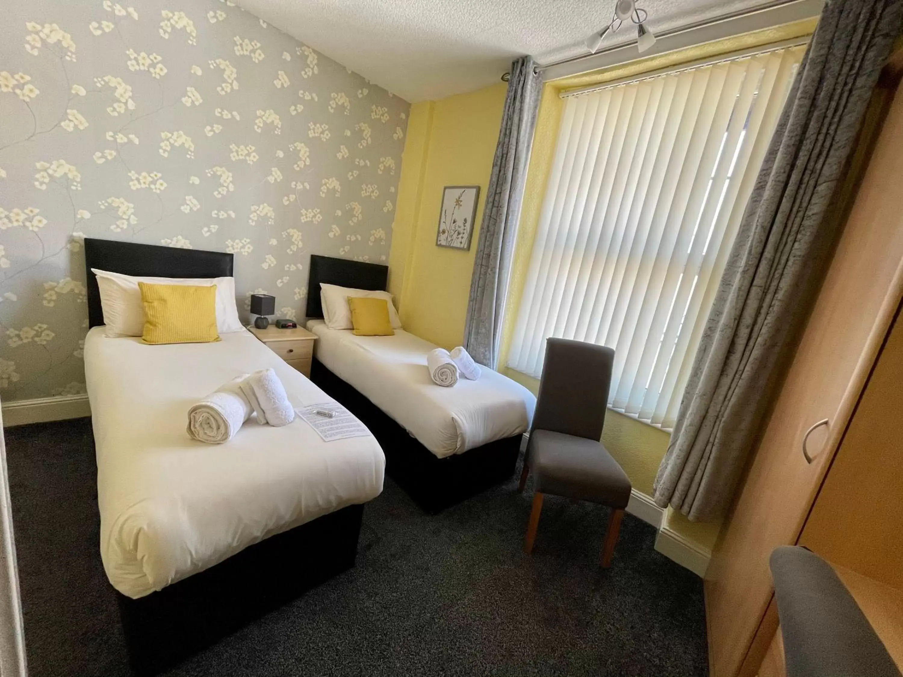 Standard Twin Room in Milverton House Standard Twin Room in Milverton House