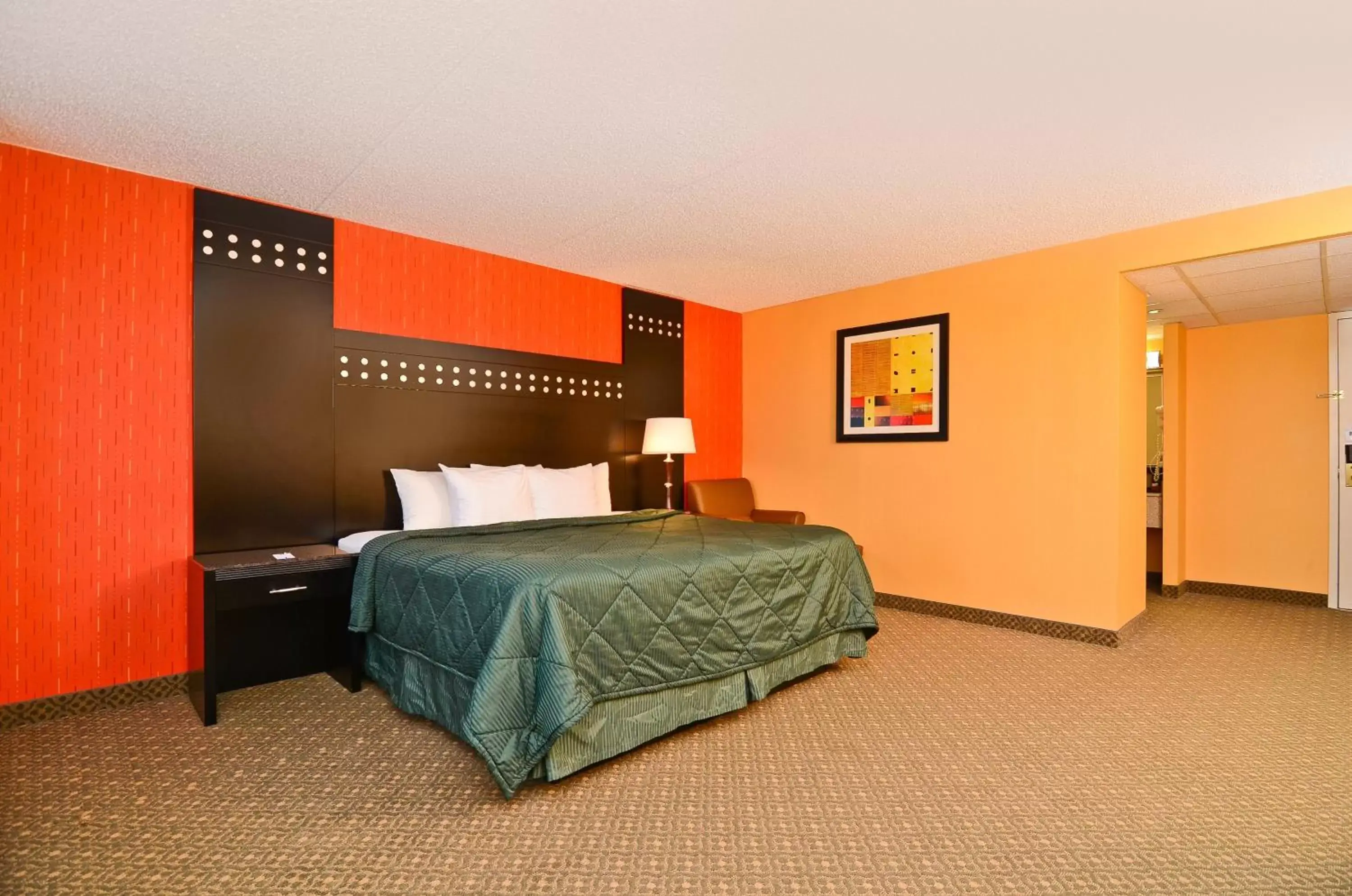Photo of the whole room, Bed in Travelodge by Wyndham Absecon Atlantic City