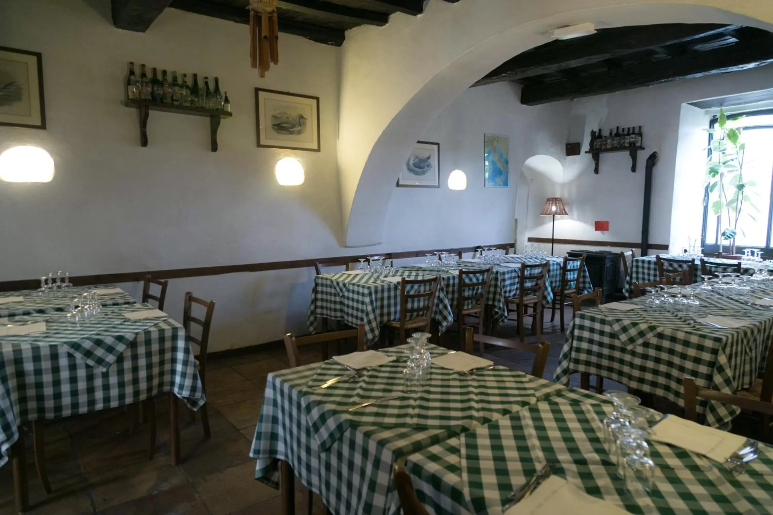 Nightclub / DJ, Restaurant/Places to Eat in Il Cantinone Rooms