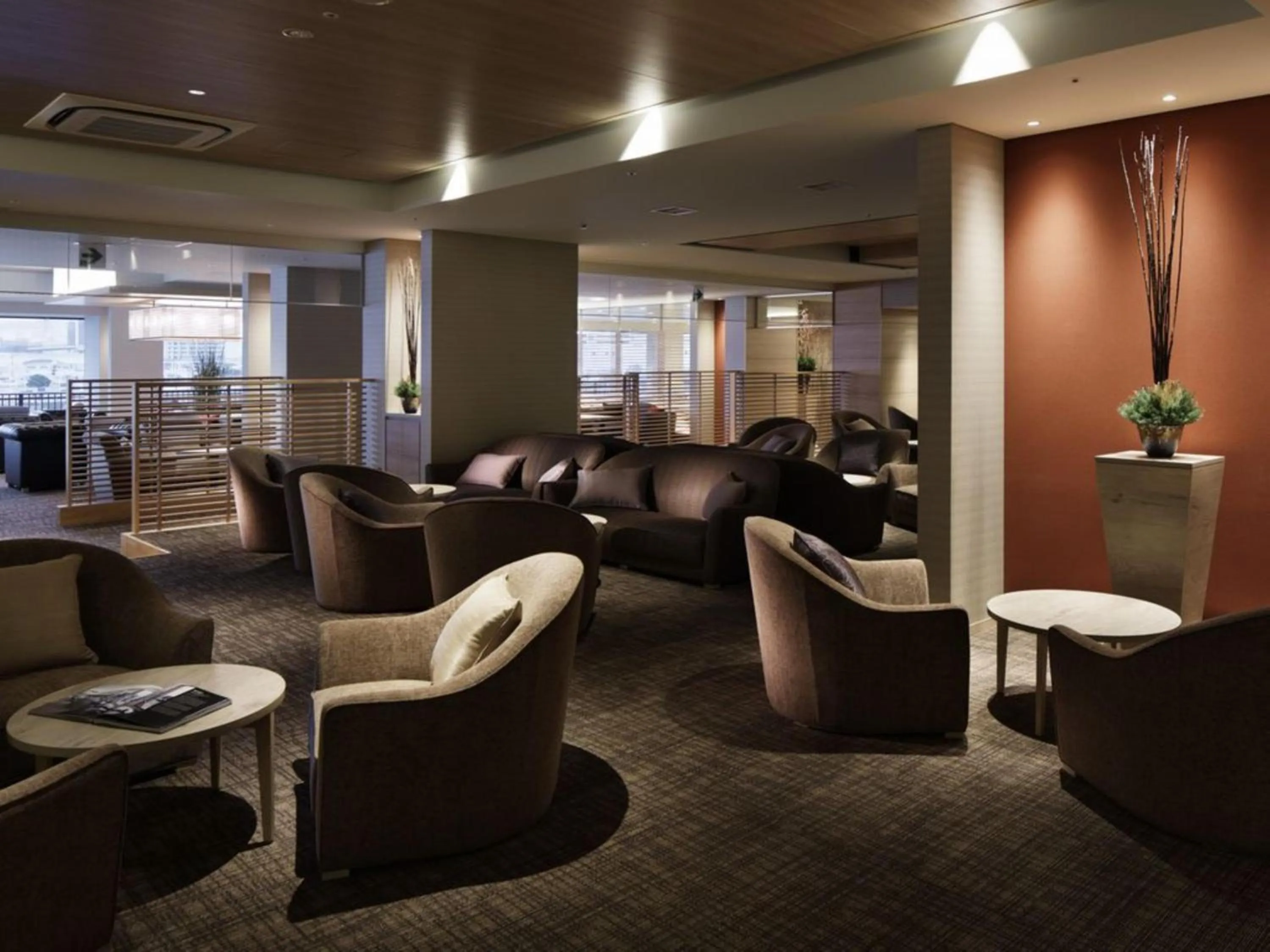 Lounge or bar in Kobe Minato Onsen Ren