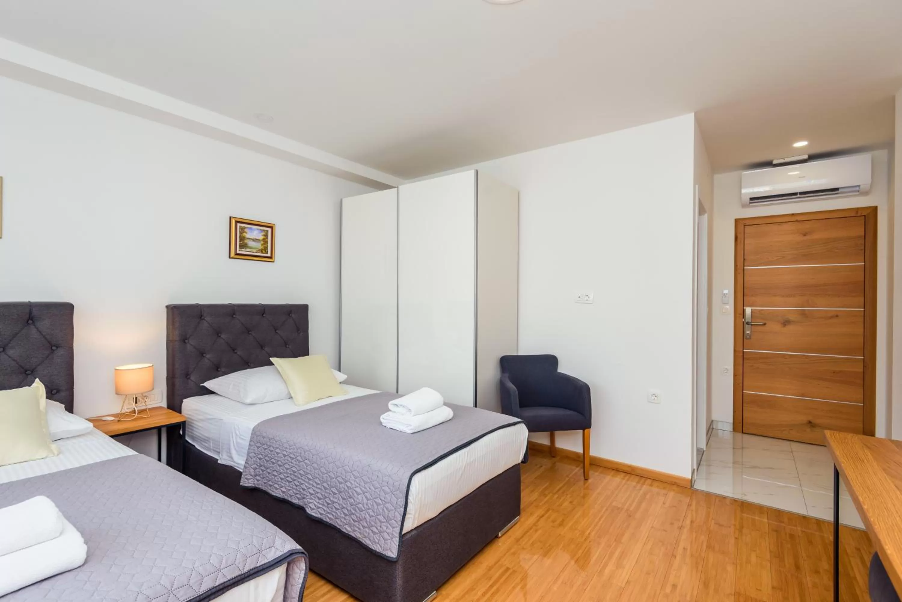 Photo of the whole room, Bed in Boutique rooms Kican