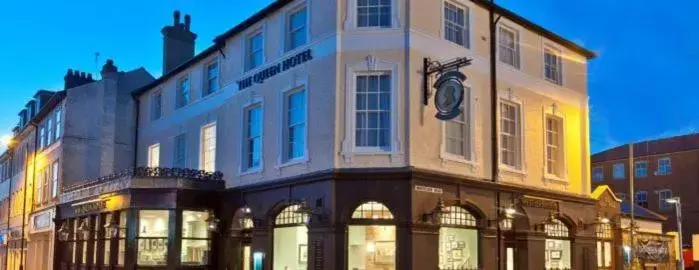 Facade/entrance, Property Building in The Queen Hotel Wetherspoon