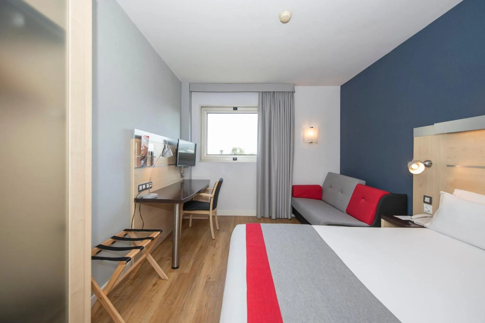 Photo of the whole room, Bed in Holiday Inn Express Barcelona - Montmeló by IHG