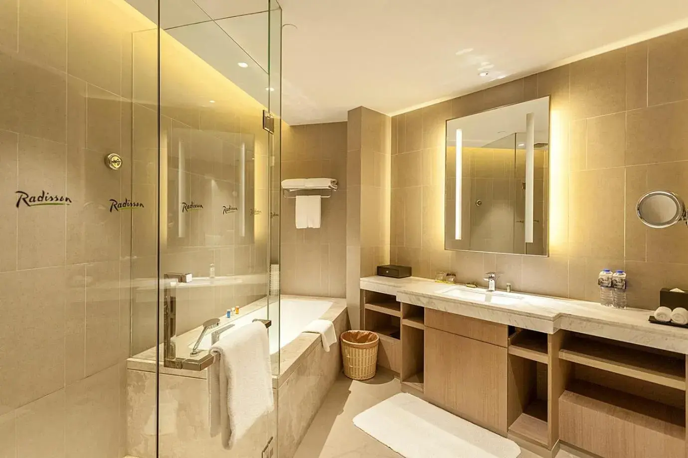 Bathroom in Radisson Exhibition Center Shanghai