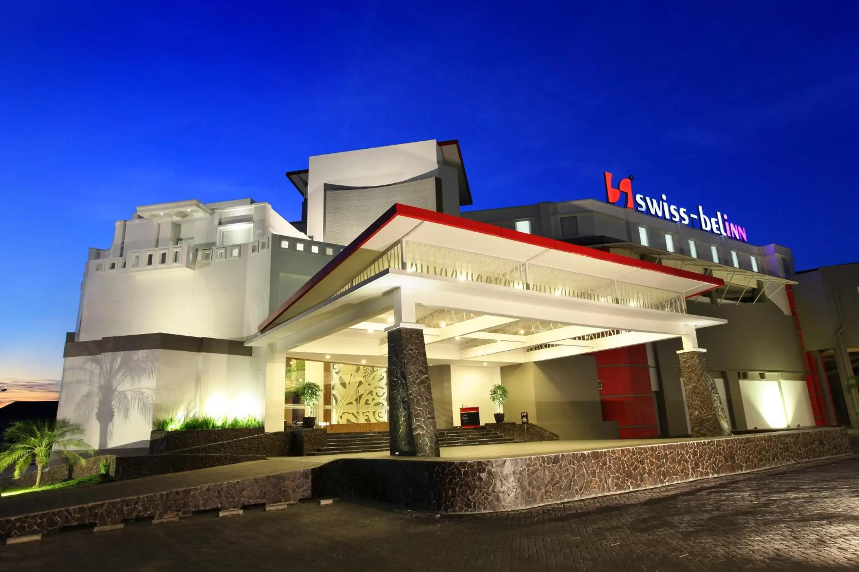 Facade/entrance in Swiss-Belinn Panakkukang Facade/entrance in Swiss-Belinn Panakkukang