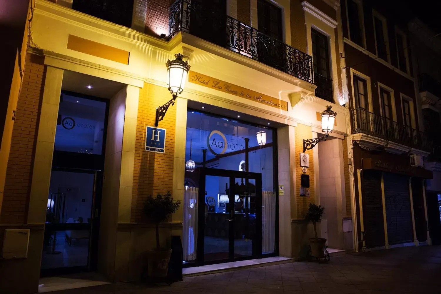 Facade/entrance in Las Casas de los Mercaderes