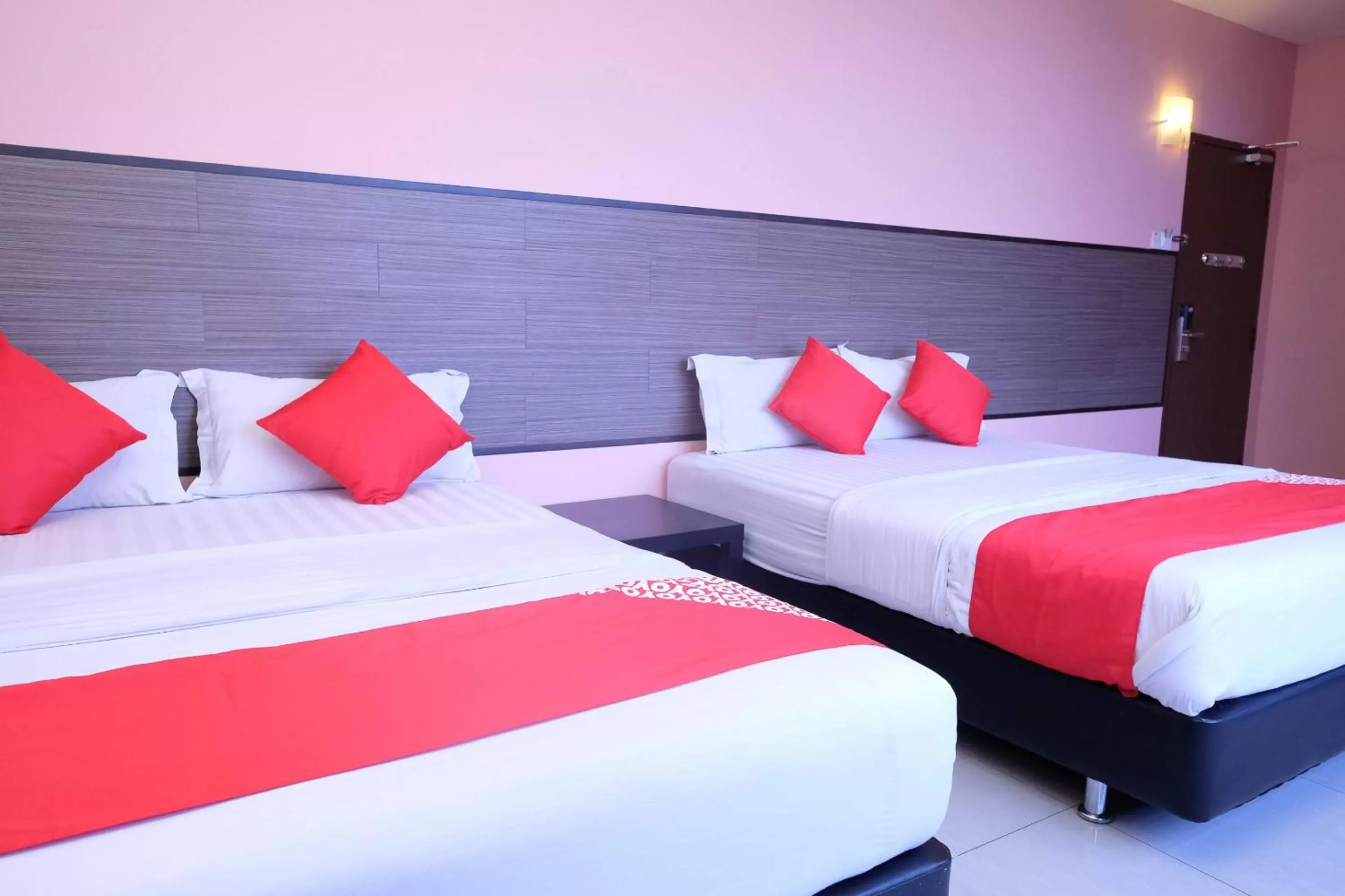 Photo of the whole room, Bed in Hotel De' Tees, Masai Utama