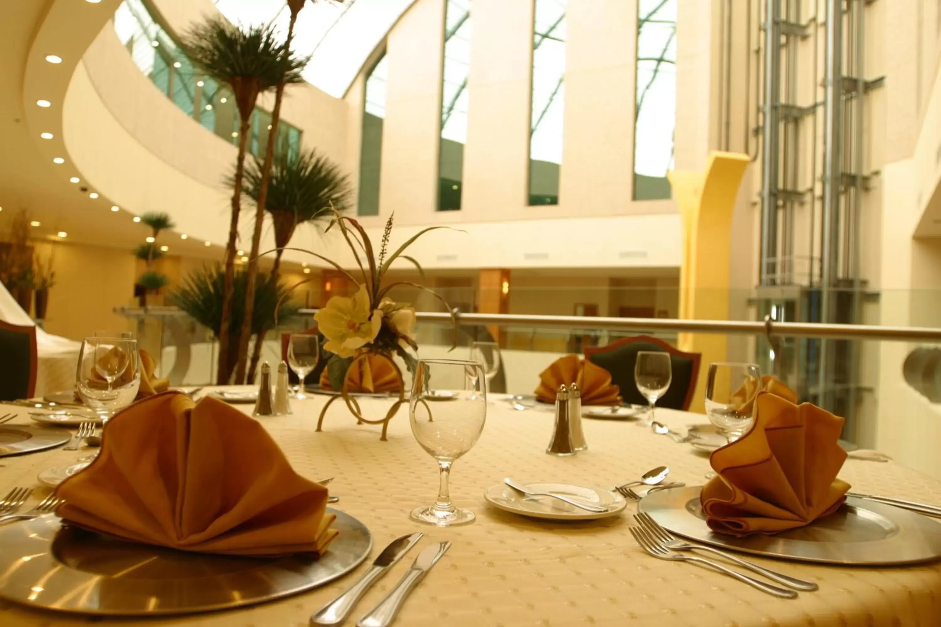Meeting/conference room, Restaurant/Places to Eat in Crowne Plaza Torreon, an IHG Hotel
