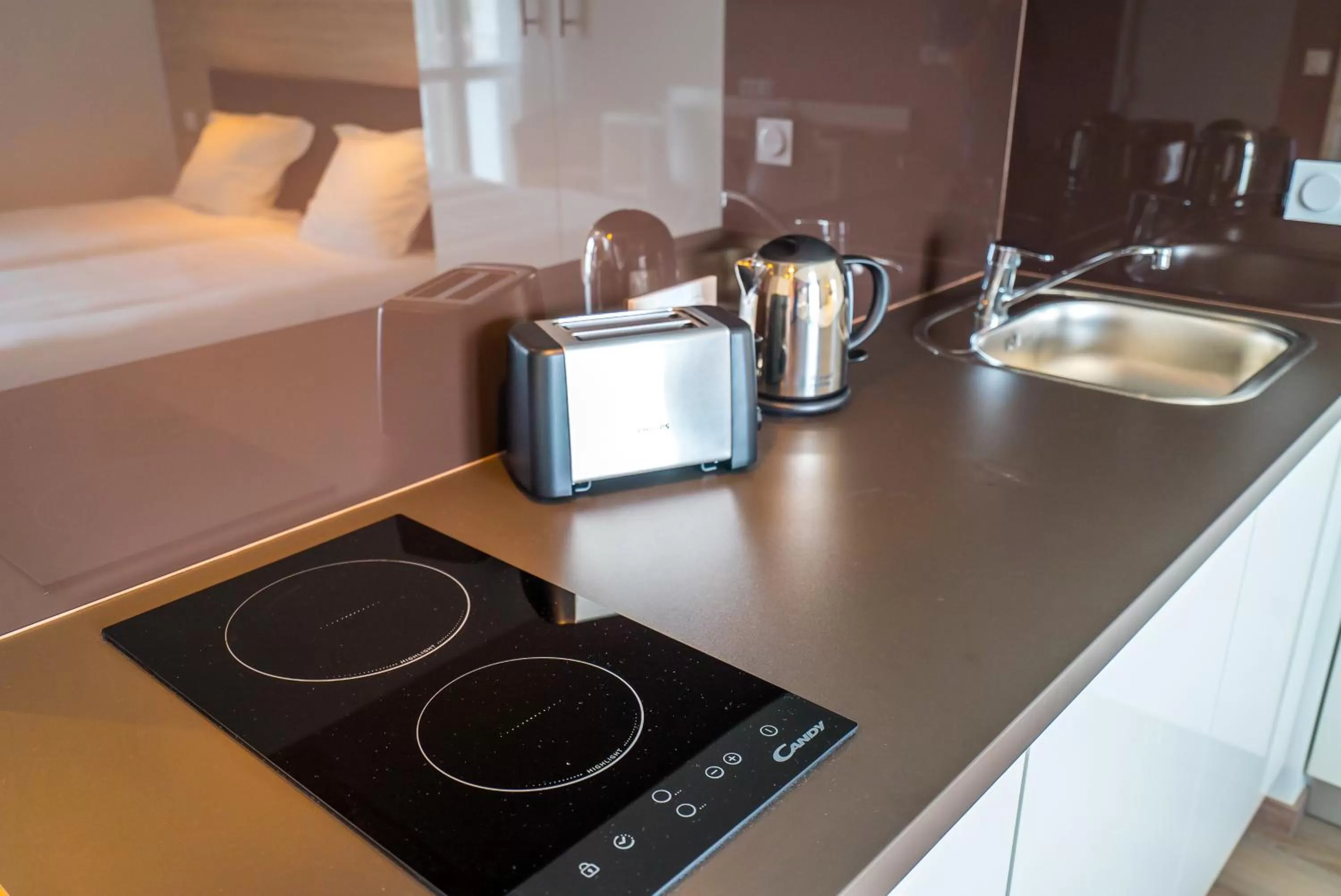 Coffee/tea facilities, Bed in All Suites Appart Hôtel - Choisy-le-Roi