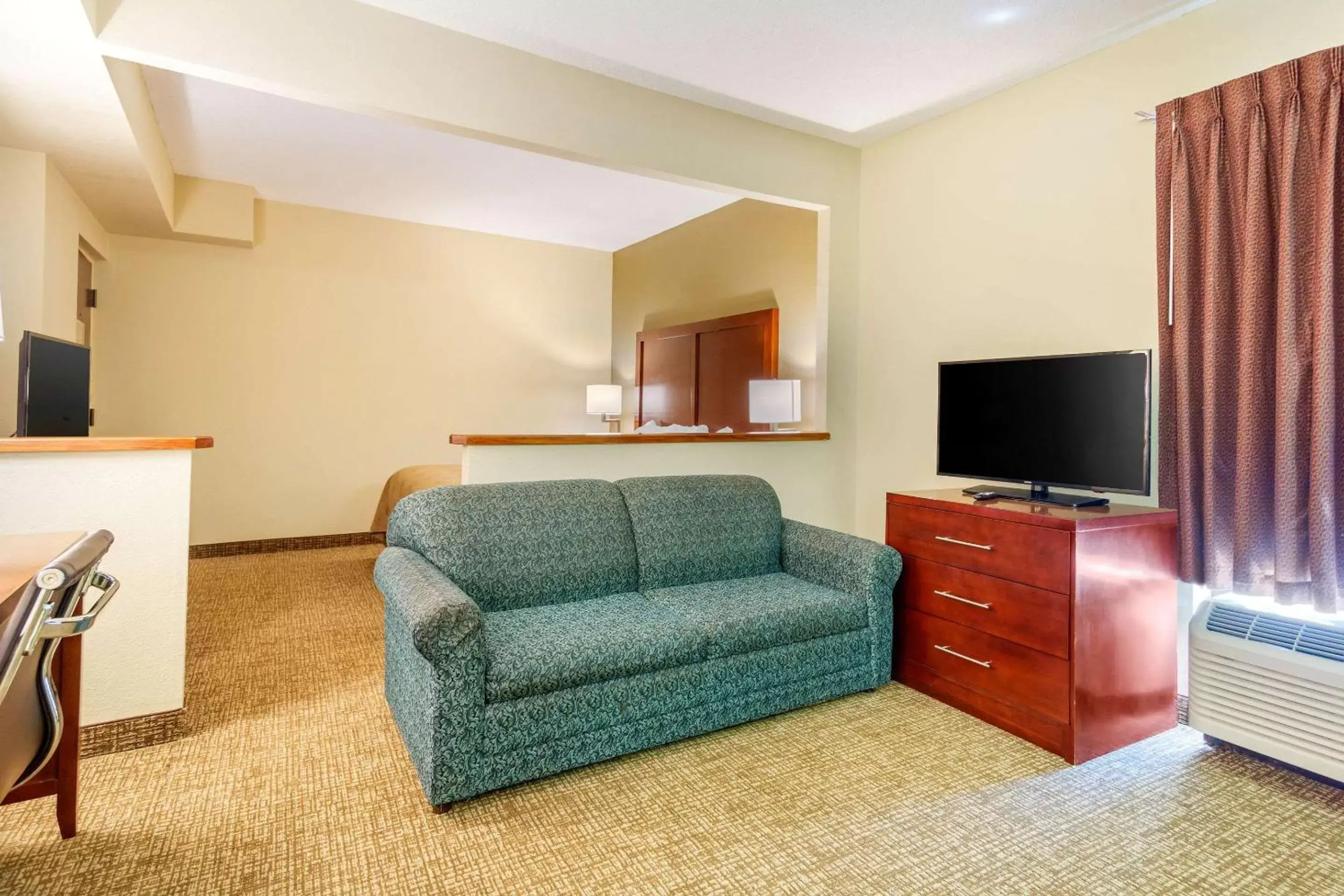 Photo of the whole room, Seating Area in Quality Inn & Suites Olde Town