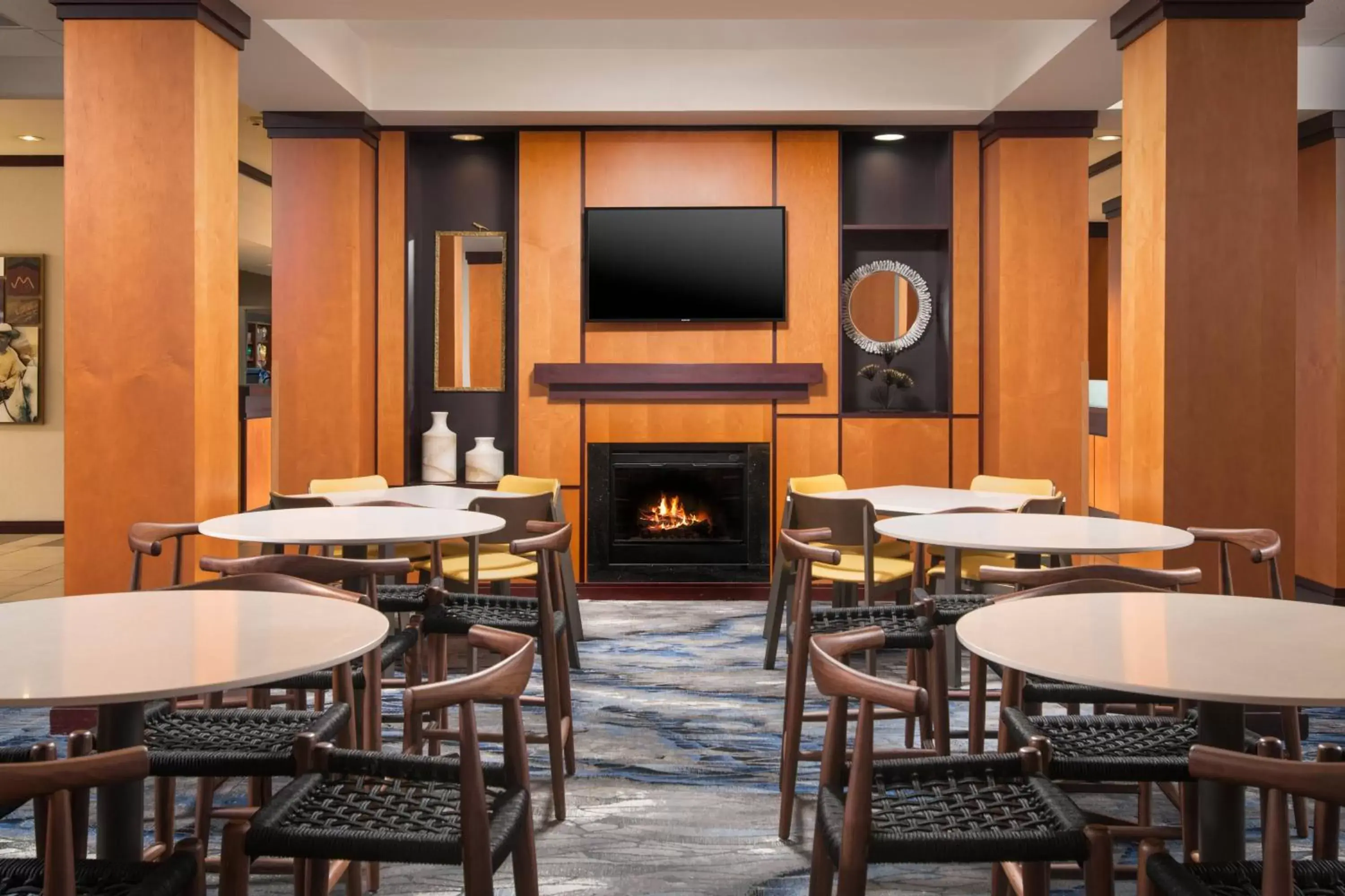 Breakfast, Lounge/Bar in Fairfield Inn & Suites Chattanooga I-24/Lookout Mountain