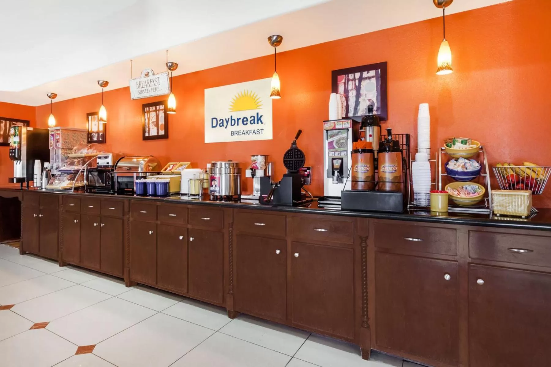 Days Inn & Suites by Wyndham Marquez