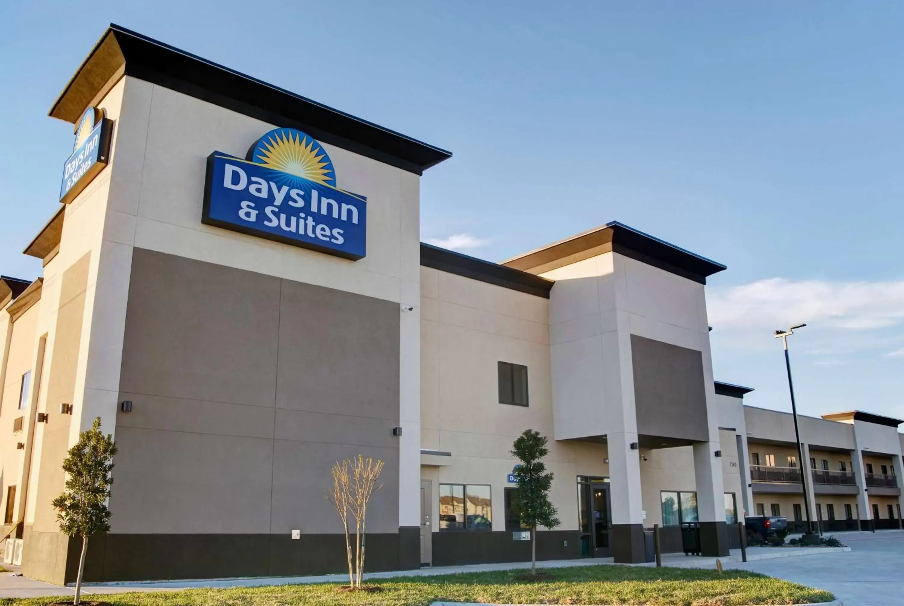 Property building in Days Inn & Suites by Wyndham Port Arthur Property building in Days Inn & Suites by Wyndham Port Arthur