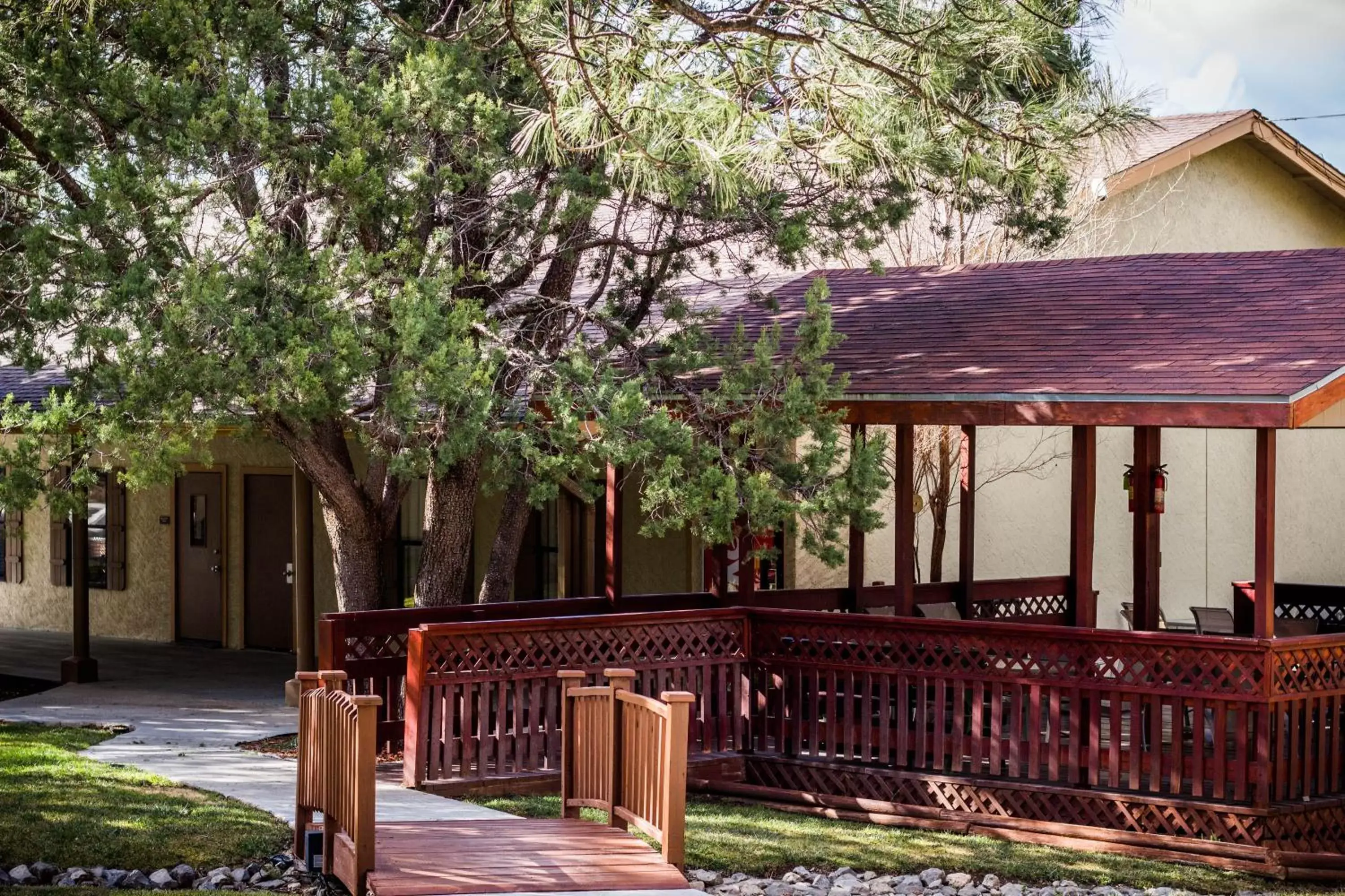 Patio in Best Western Pine Springs Inn