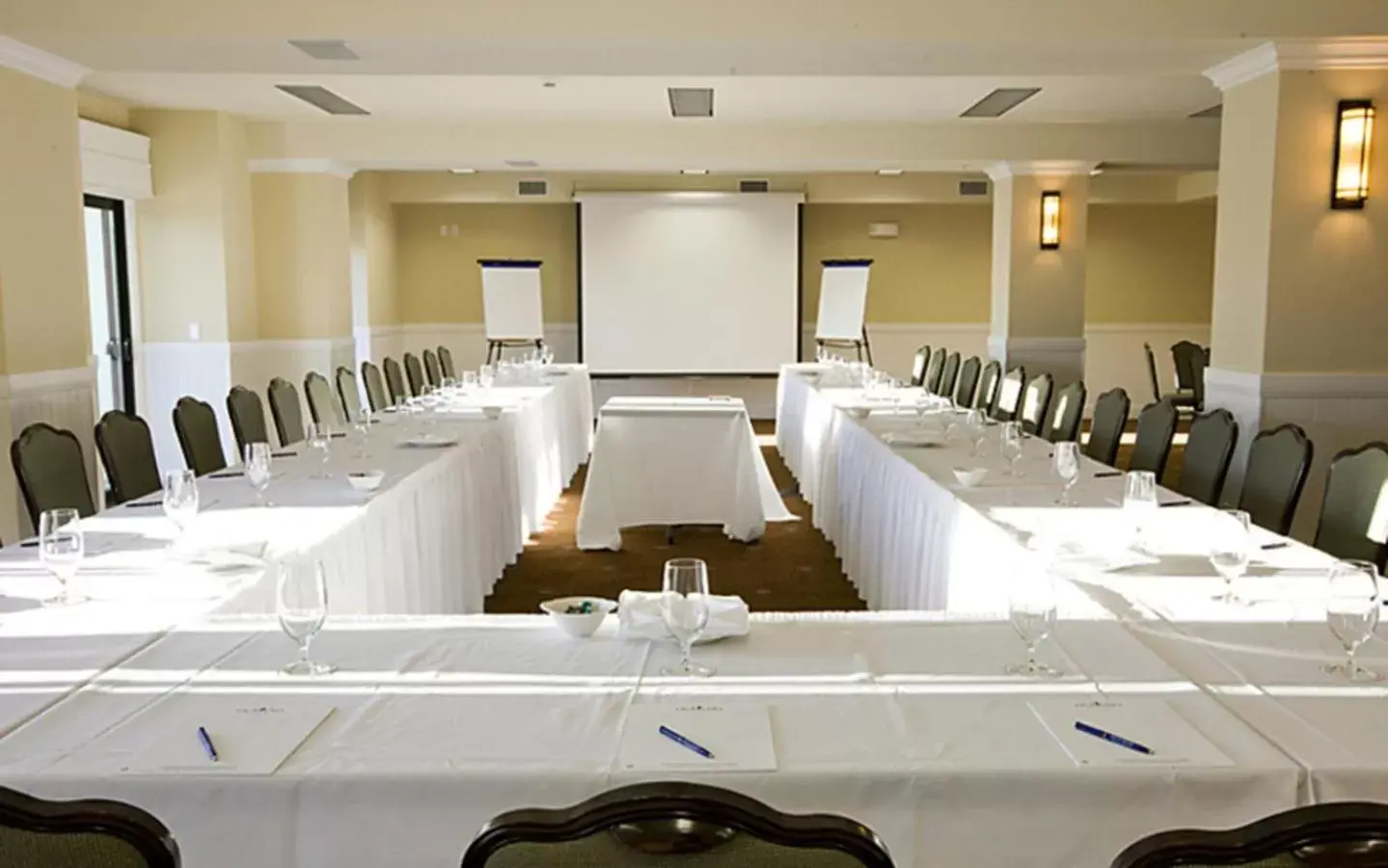 Meeting/conference room in Oceano Hotel and Spa Half Moon Bay Harbor