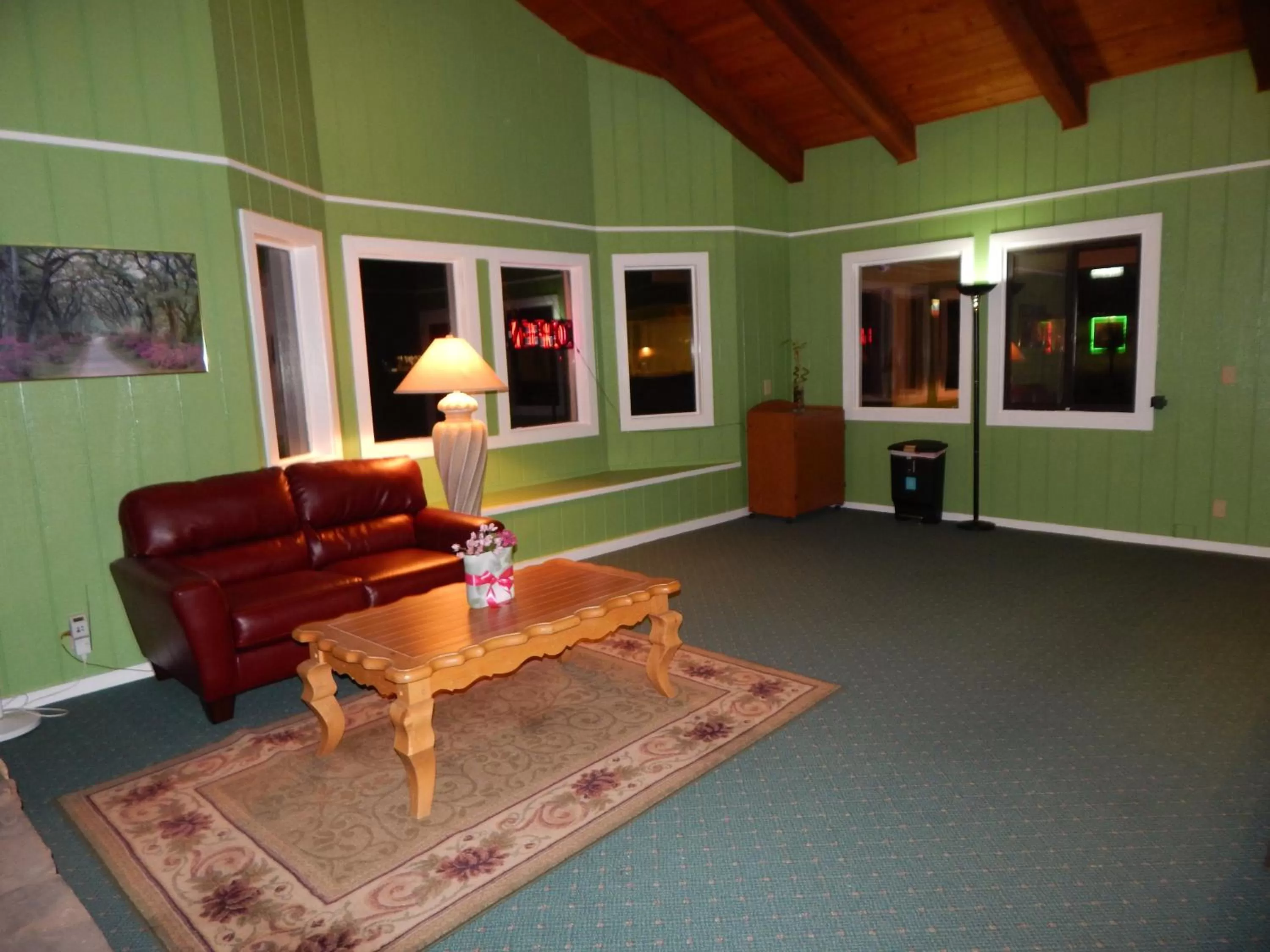 Seating area in Rancho California Inn Temecula