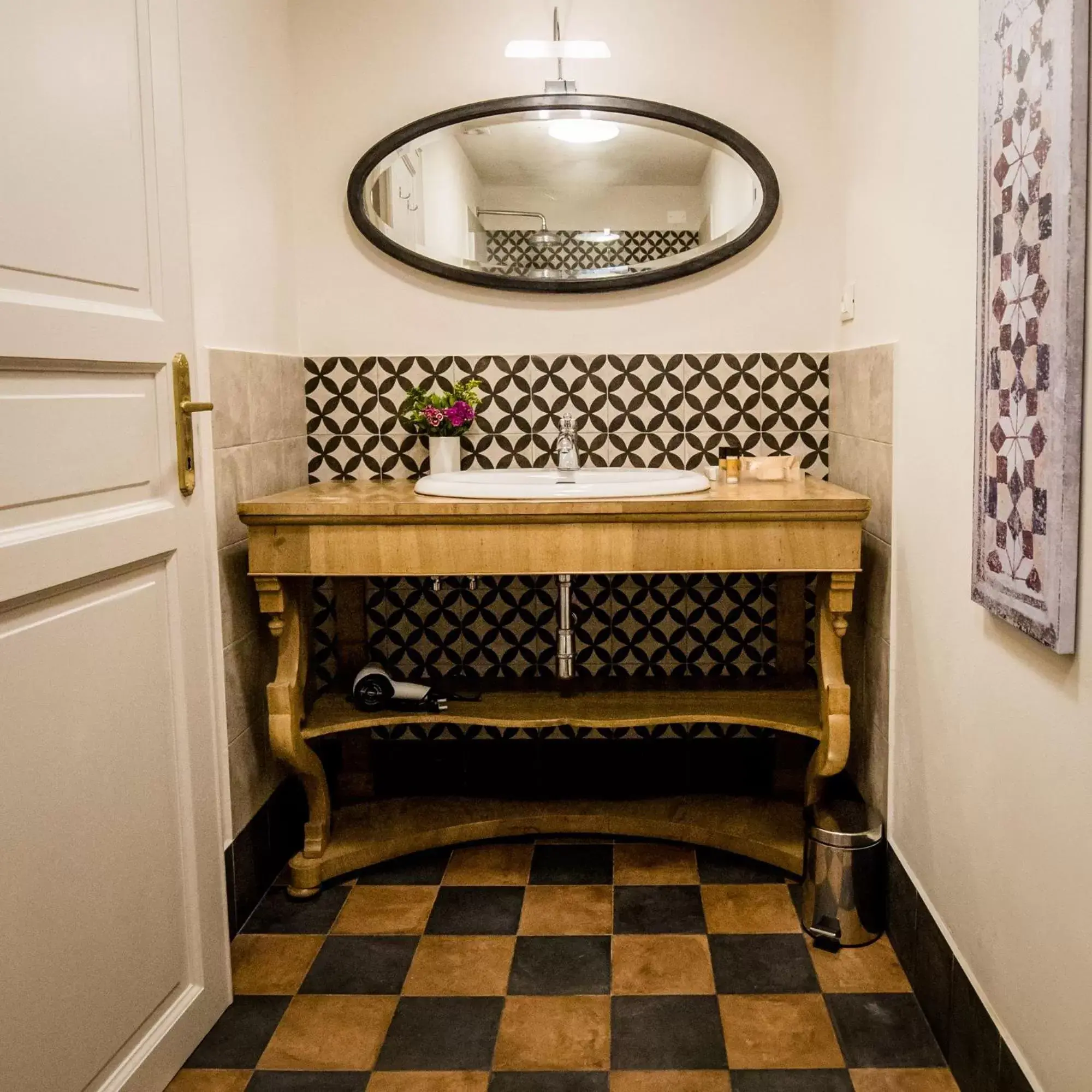 Bathroom, Lobby/Reception in San Pier Novello in Oltrarno