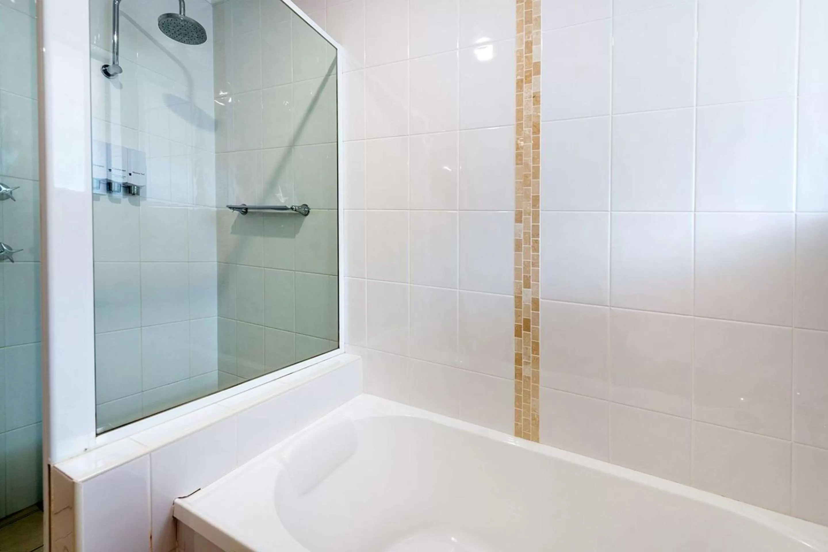 Three-Bedroom Townhouse in Quality Hotel City Centre