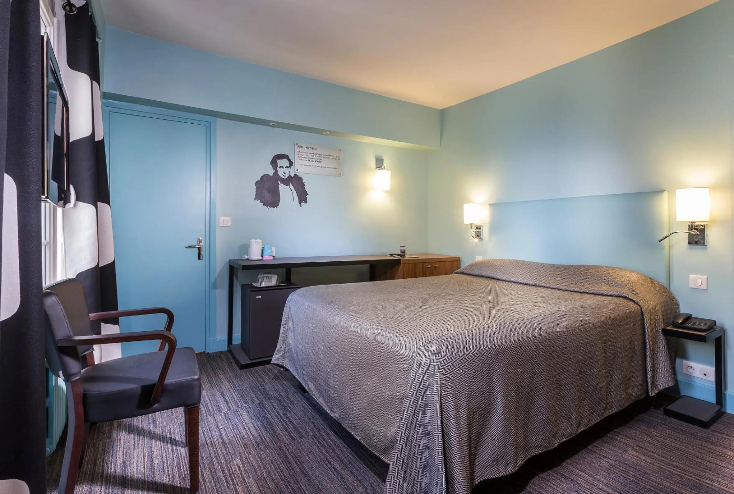 Bed in Hotel Concortel Paris