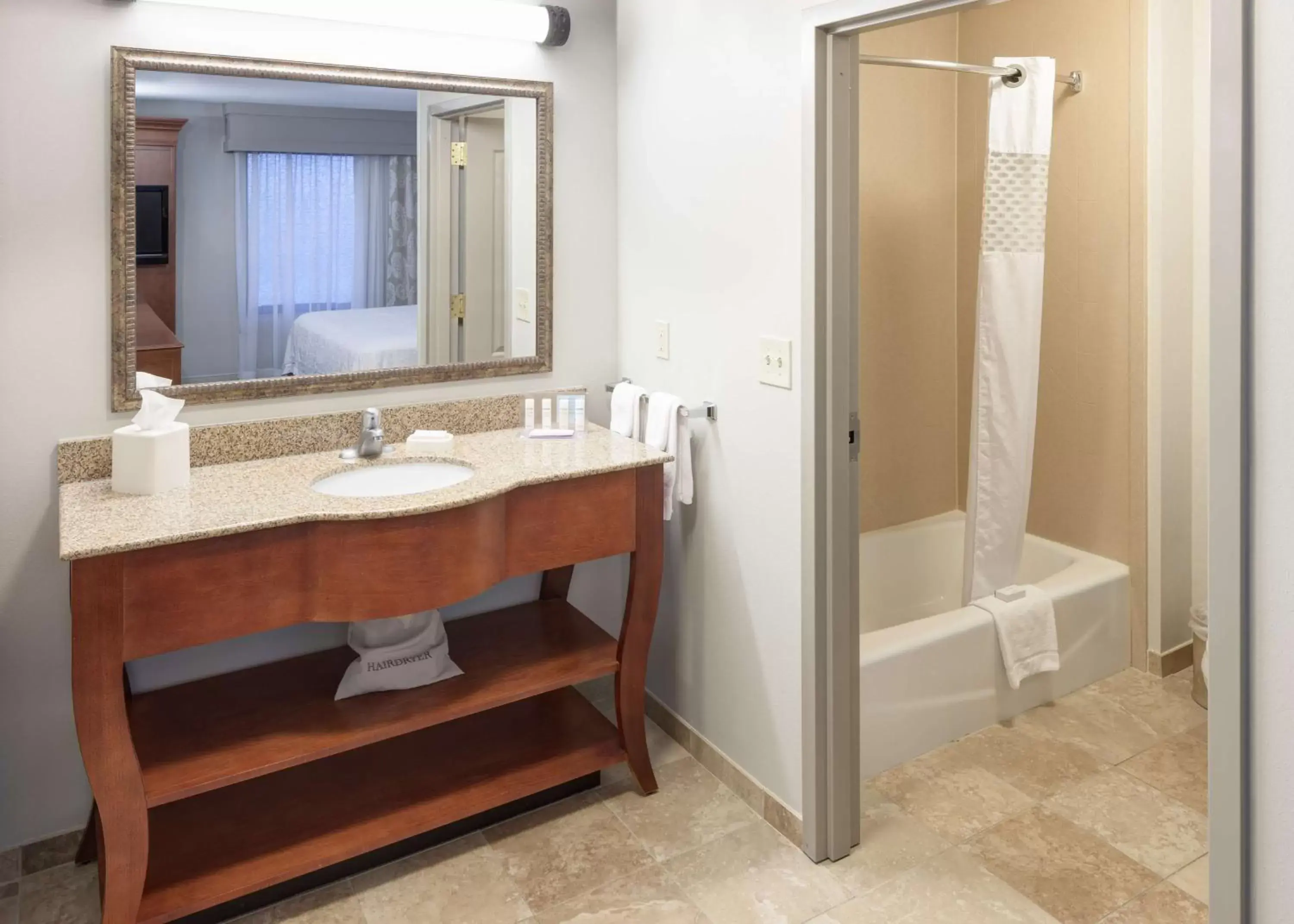Bathroom in Hampton Inn & Suites Cedar Rapids