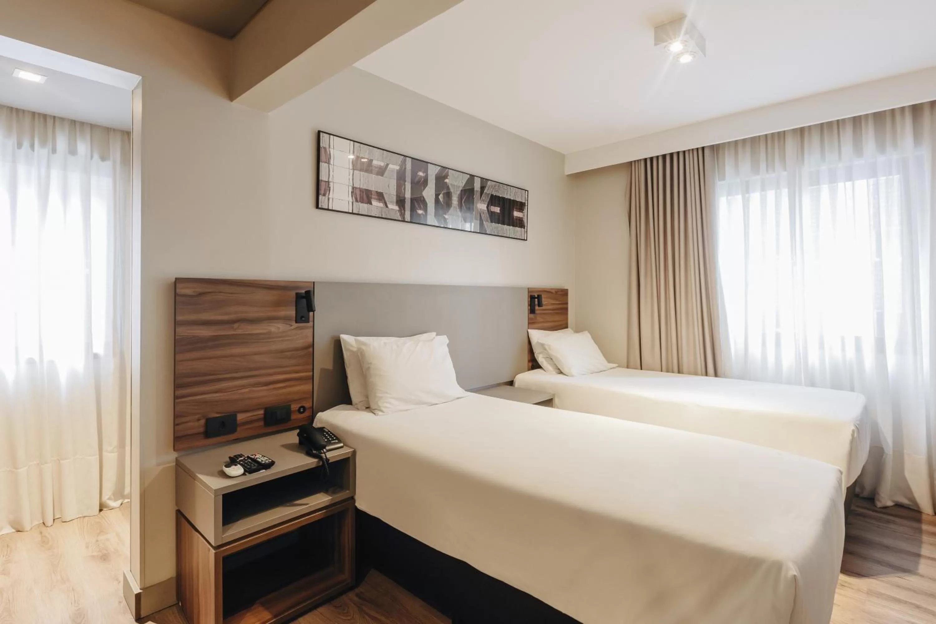 Photo of the whole room, Bed in Mercure Curitiba Batel