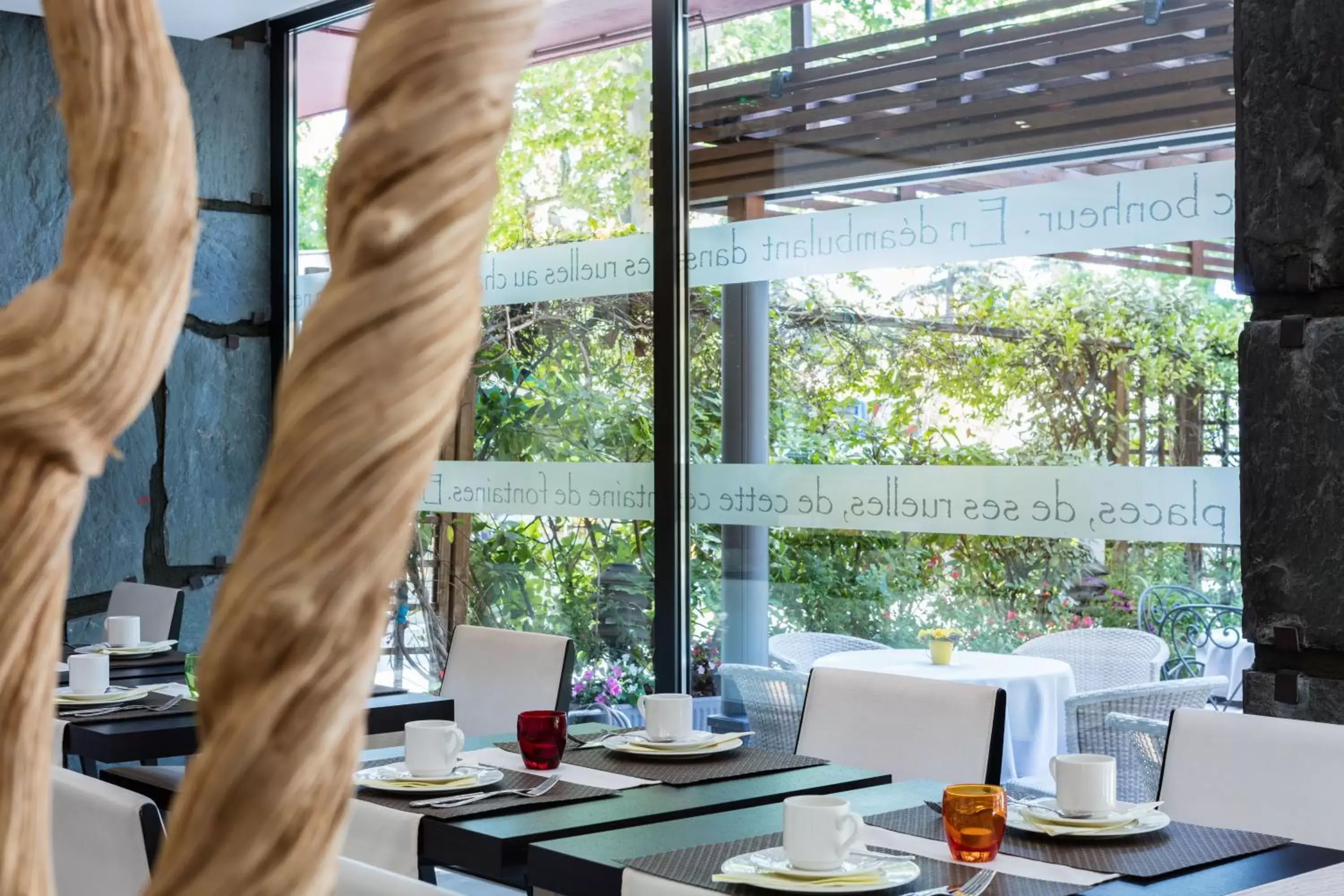 Restaurant/places to eat in Hôtel Rotonde Aix-en-Provence centre Restaurant/places to eat in Hôtel Rotonde Aix-en-Provence centre