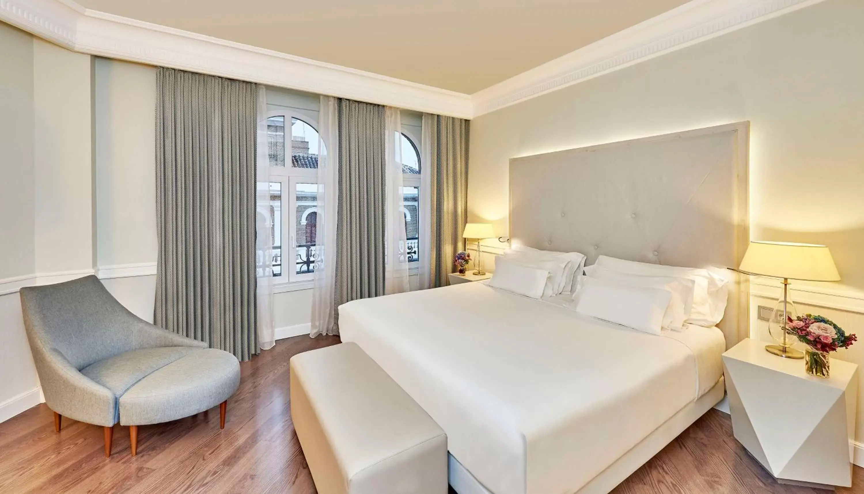 Photo of the whole room, Bed in NH Collection Gran Hotel de Zaragoza